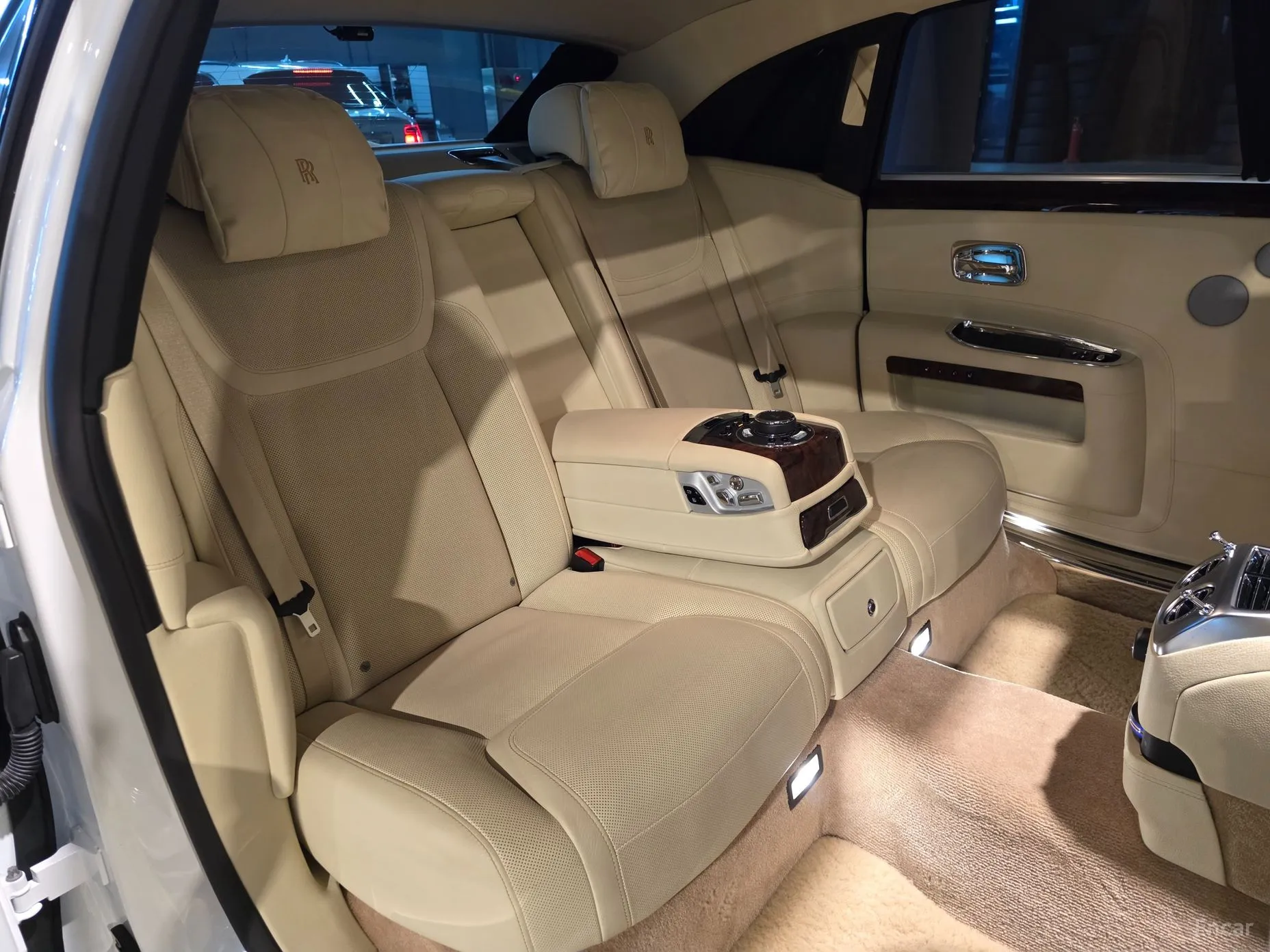 Rolls-Royce Ghost превью 15