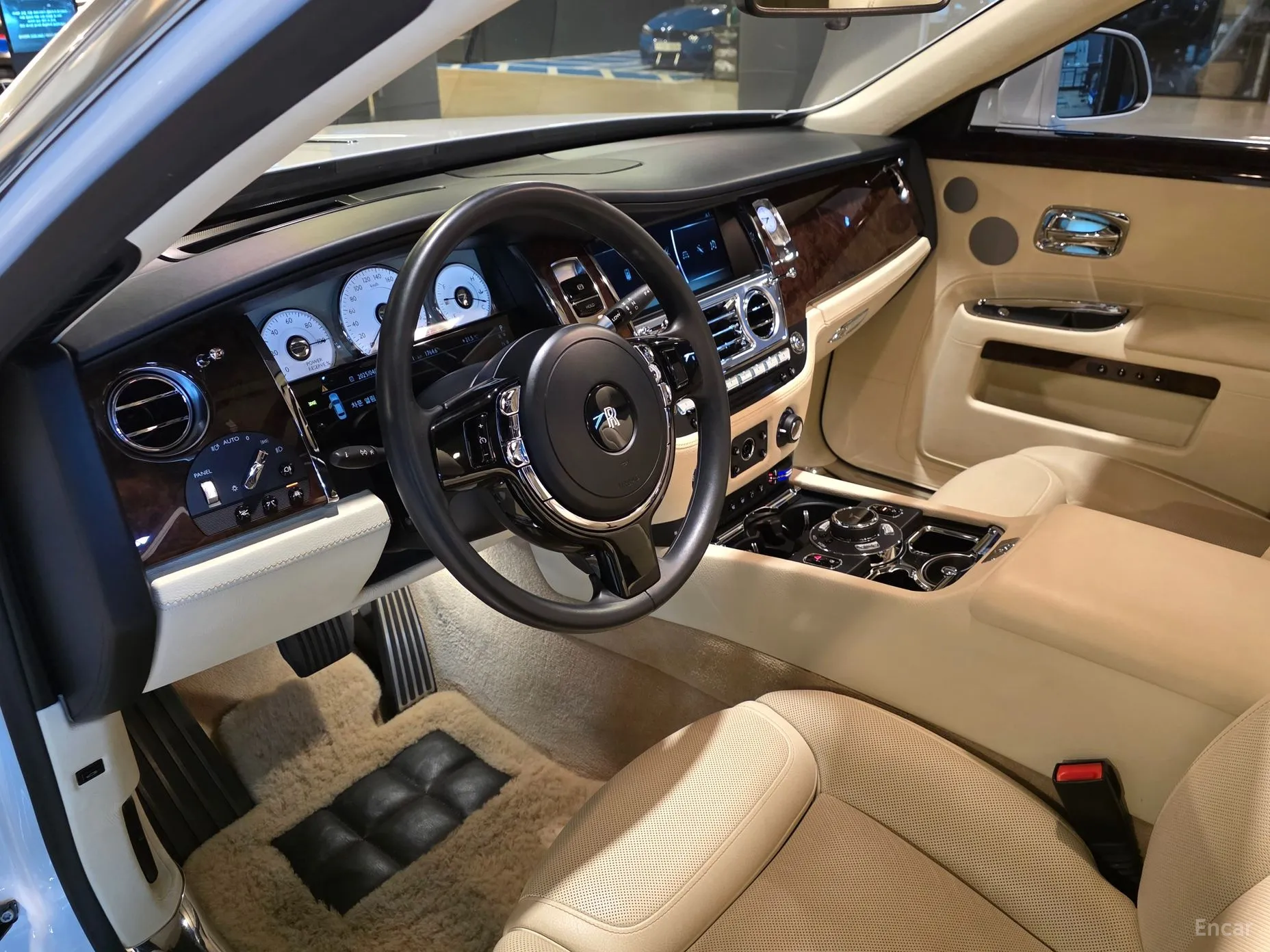 Rolls-Royce Ghost превью 6