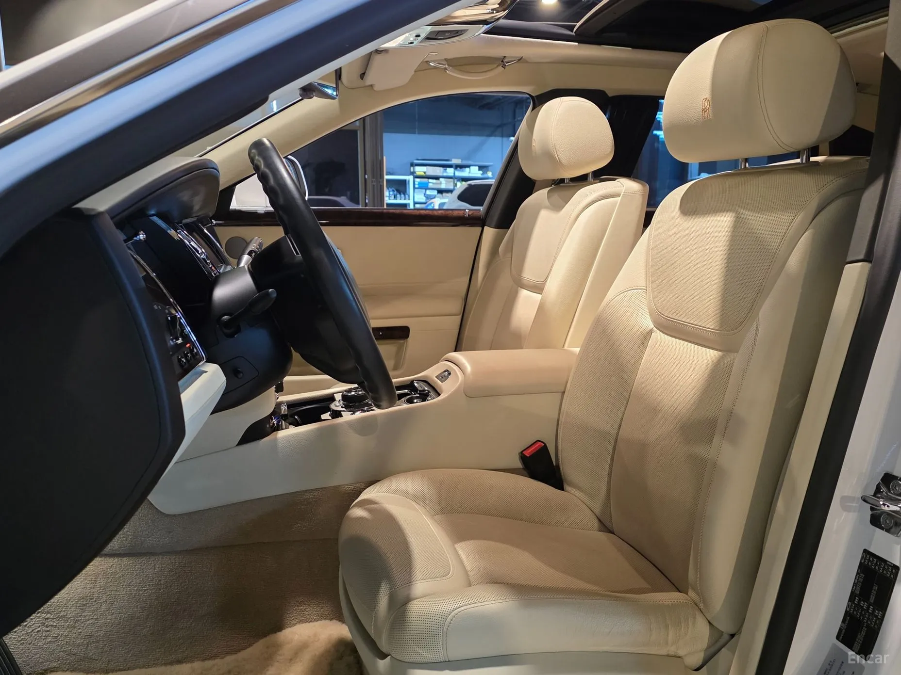 Rolls-Royce Ghost превью 7