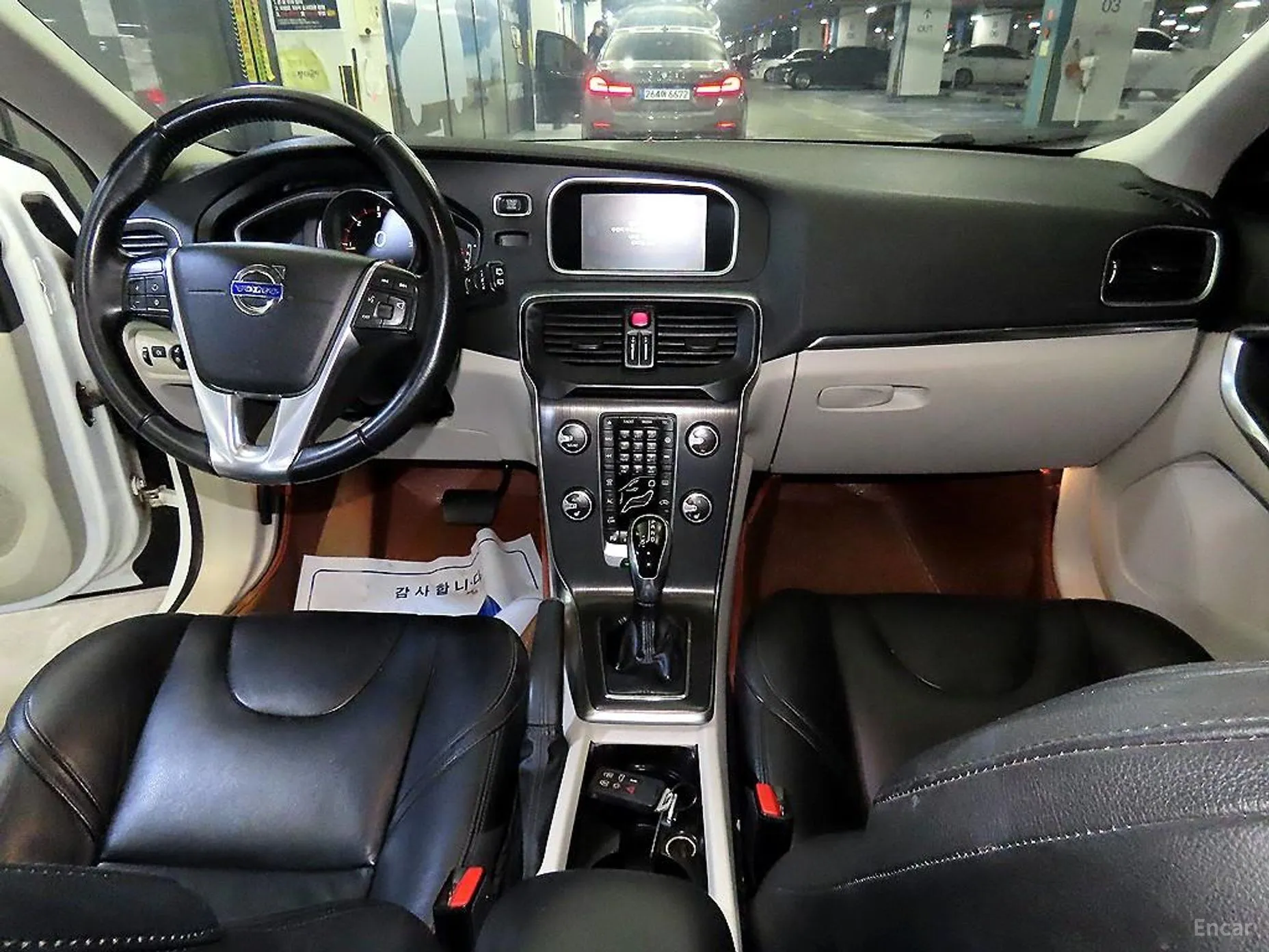Volvo V40 превью 10