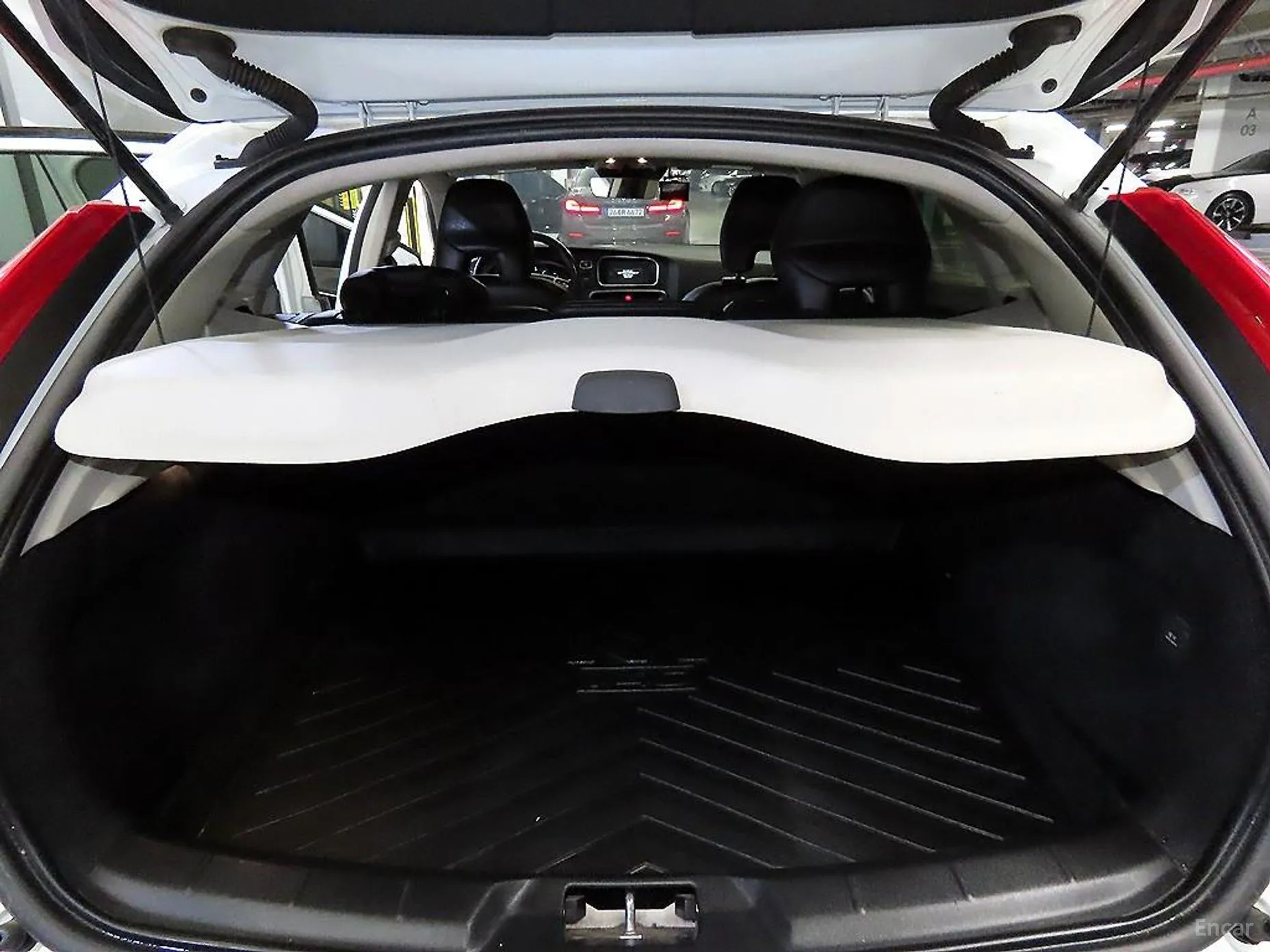 Volvo V40 превью 17