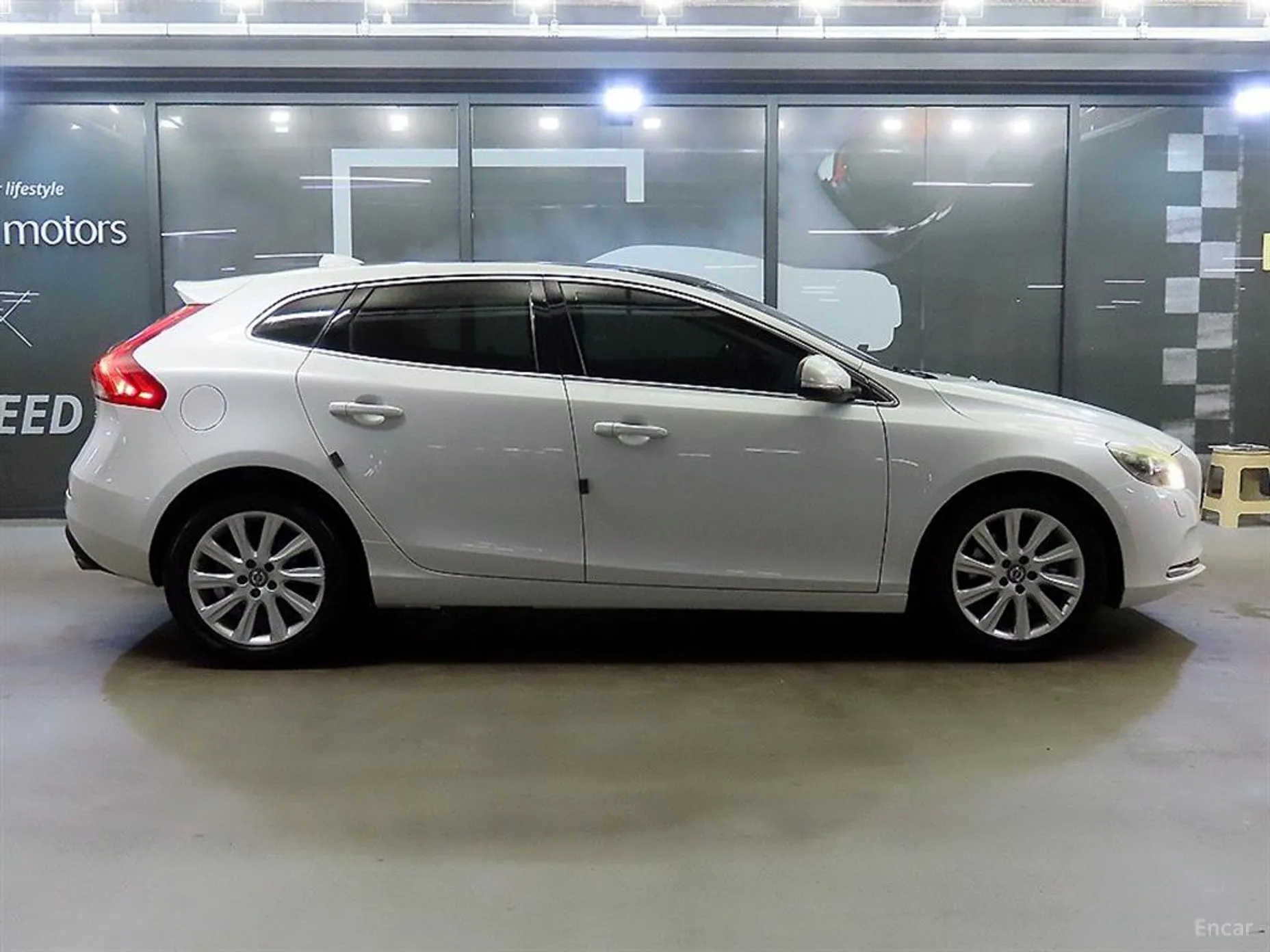 Volvo V40 превью 3
