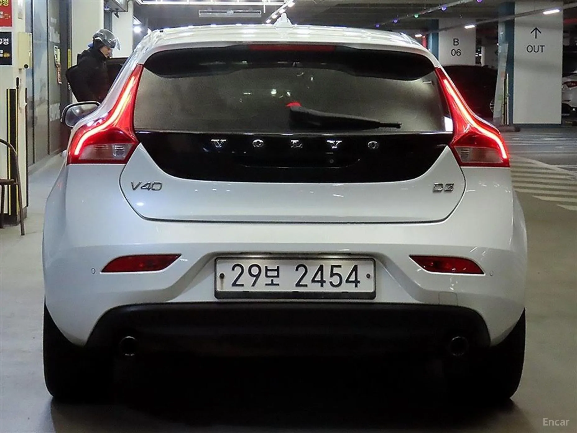 Volvo V40 превью 5