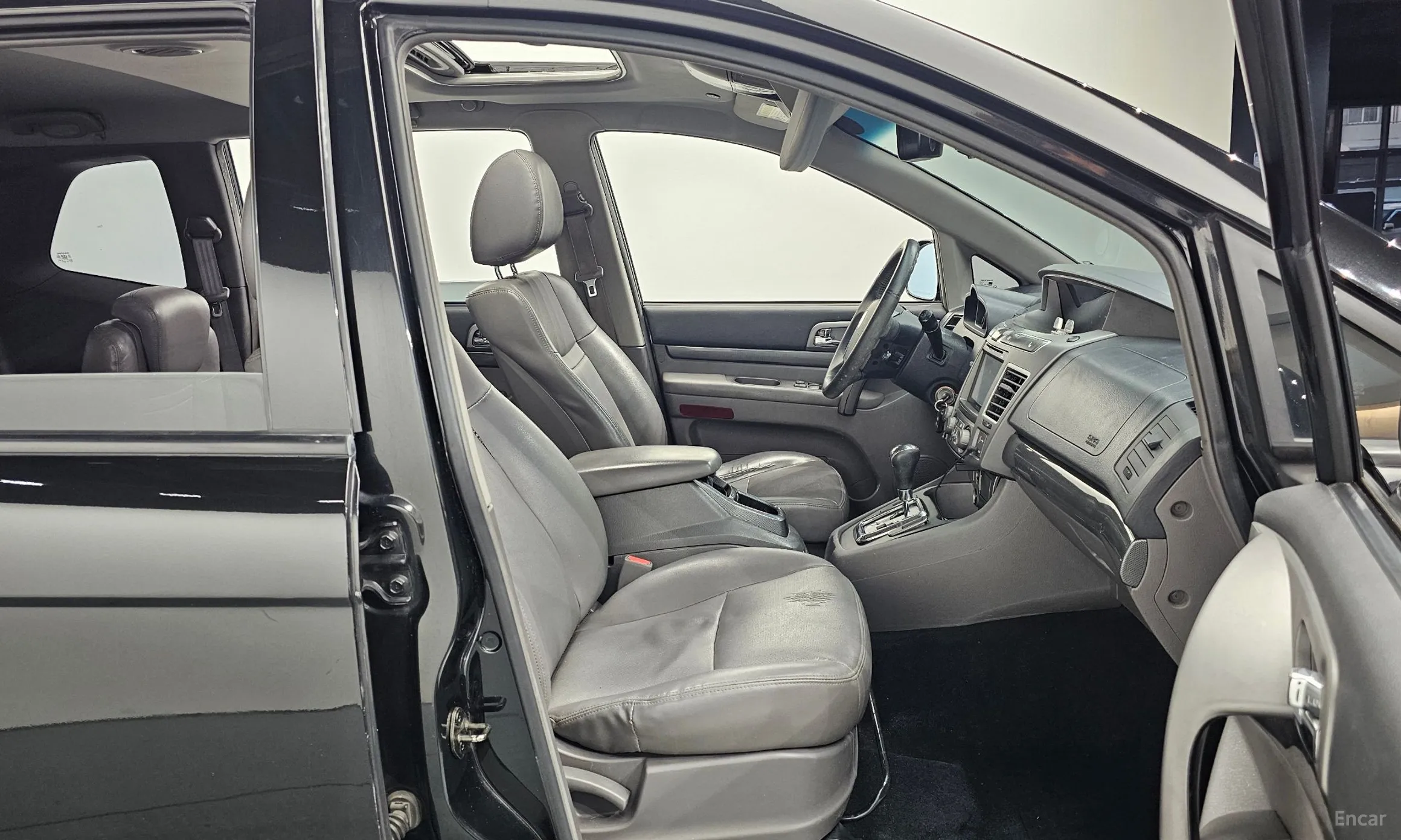 KG Mobility (SsangYong) Korando Turismo превью 10