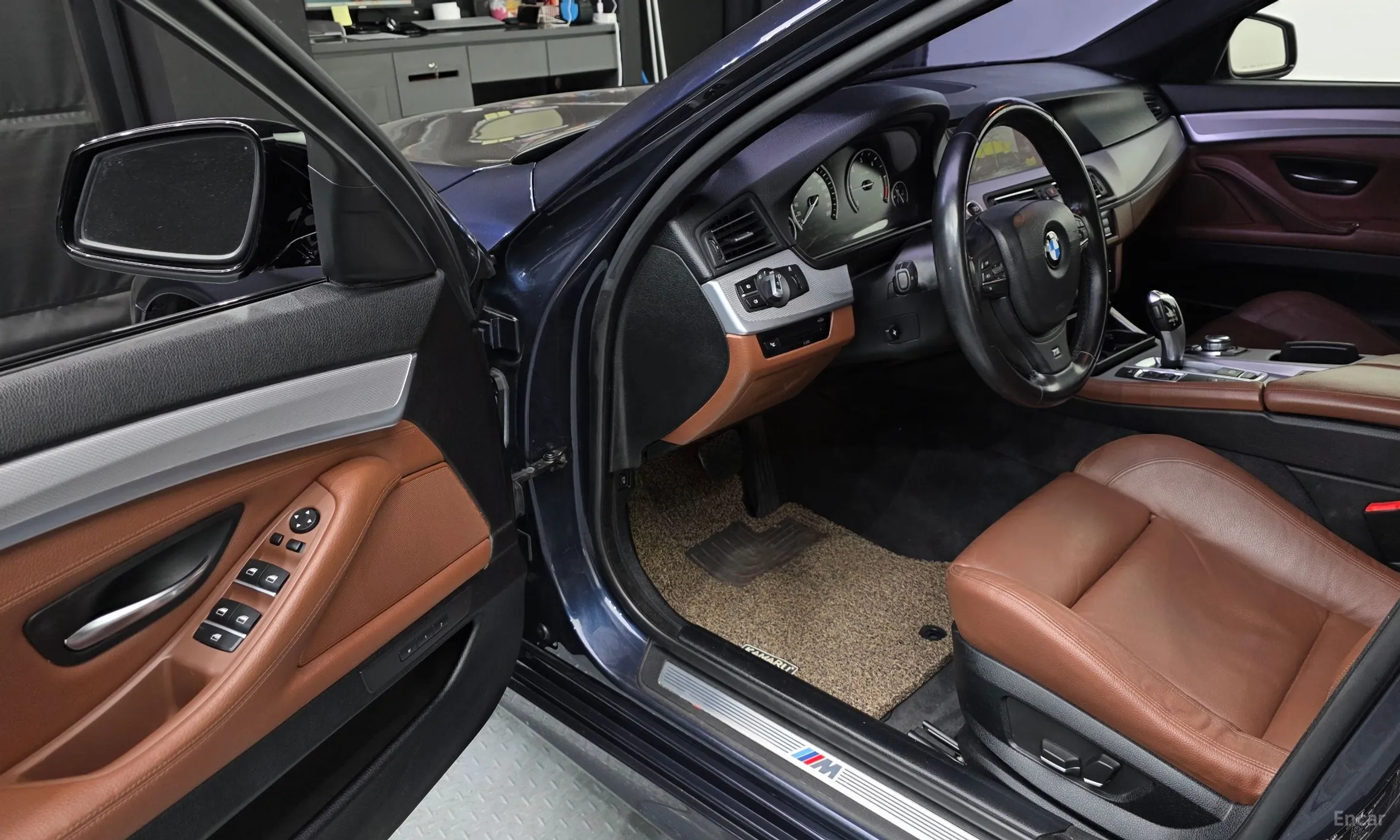 BMW 5 Series (F10) превью 10