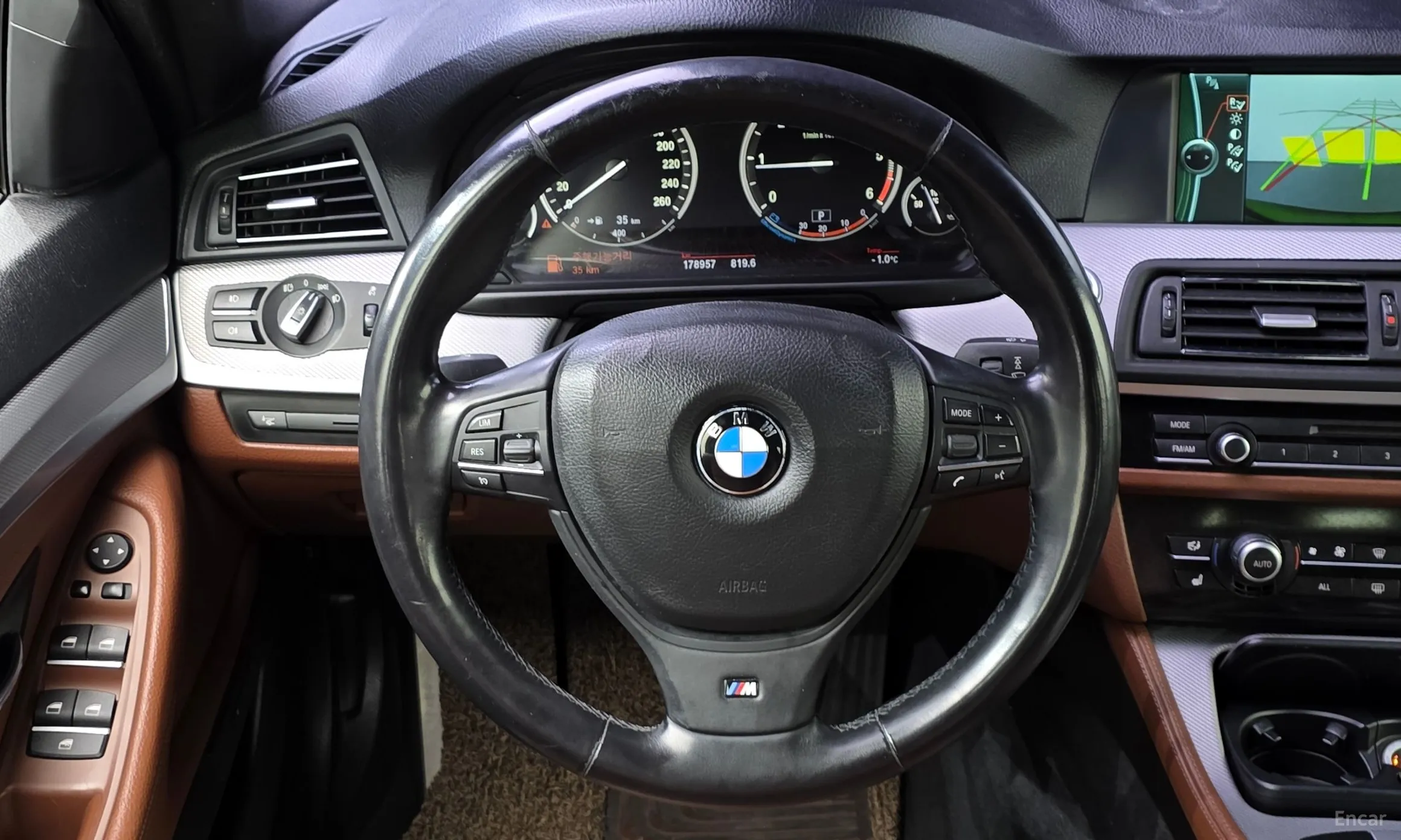 BMW 5 Series (F10) превью 15