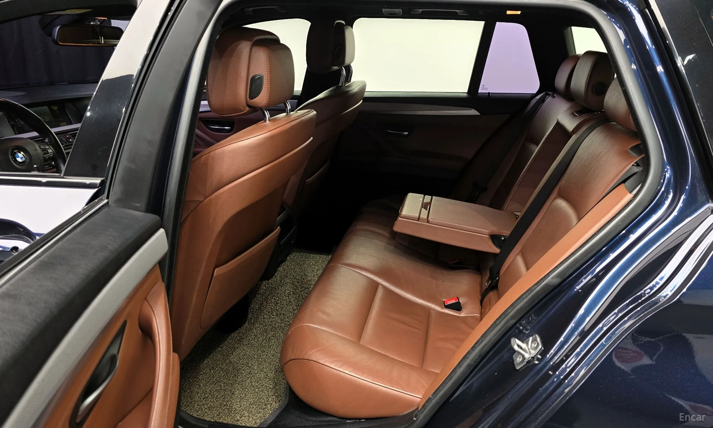 BMW 5 Series (F10) превью 20