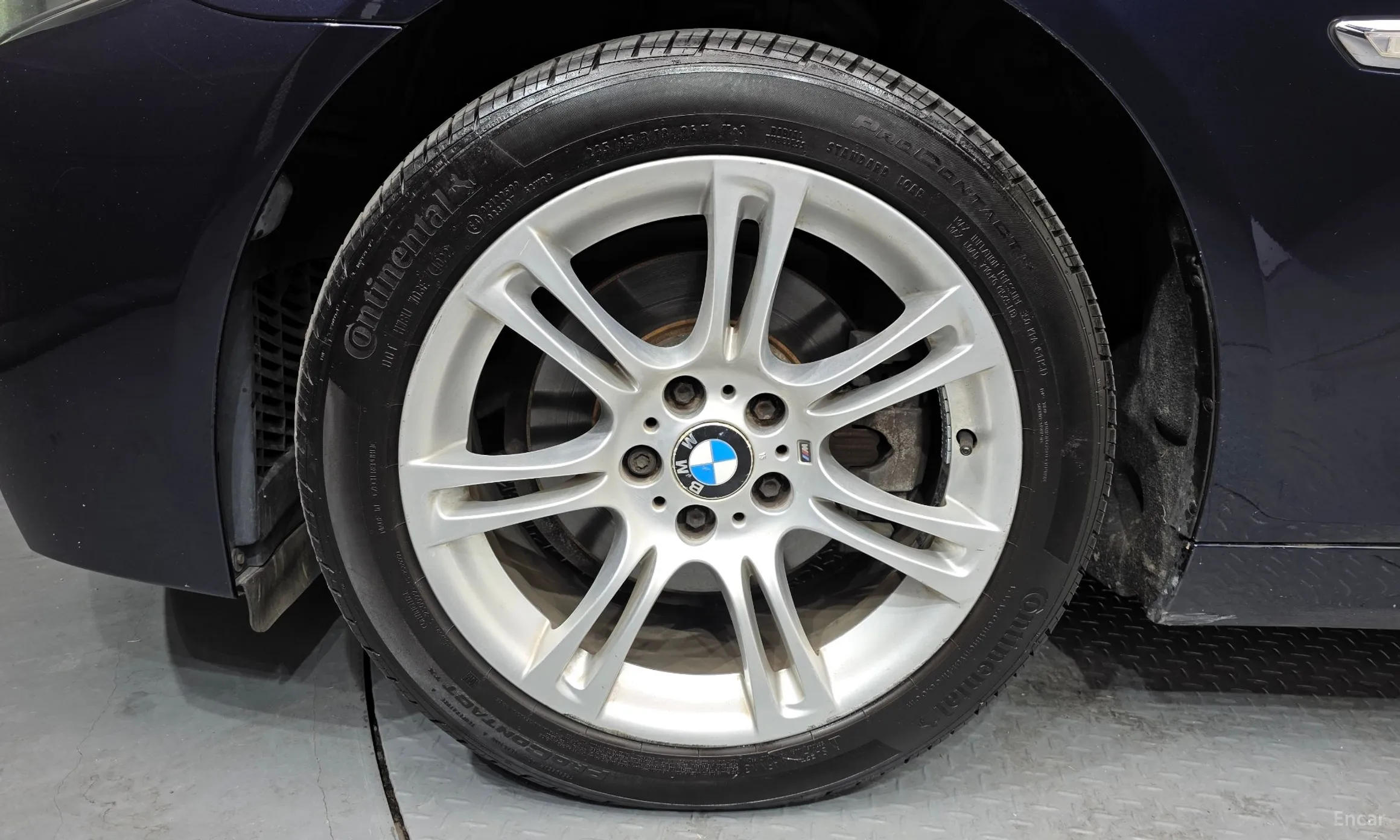 BMW 5 Series (F10) превью 5