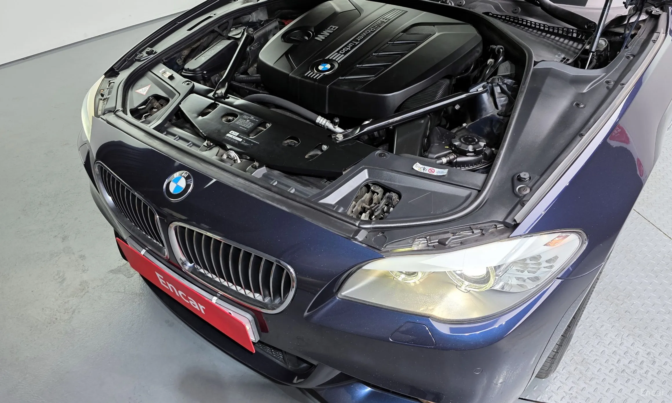 BMW 5 Series (F10) превью 6