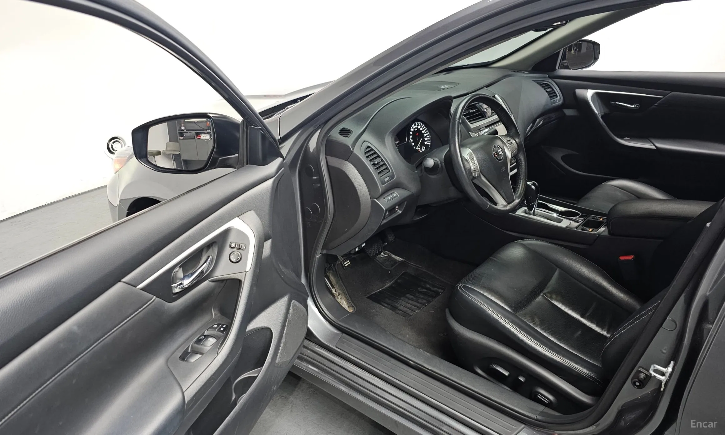 Nissan Altima превью 11
