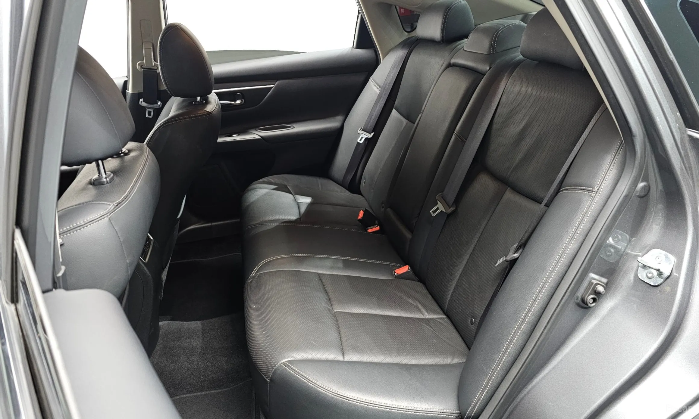 Nissan Altima превью 12