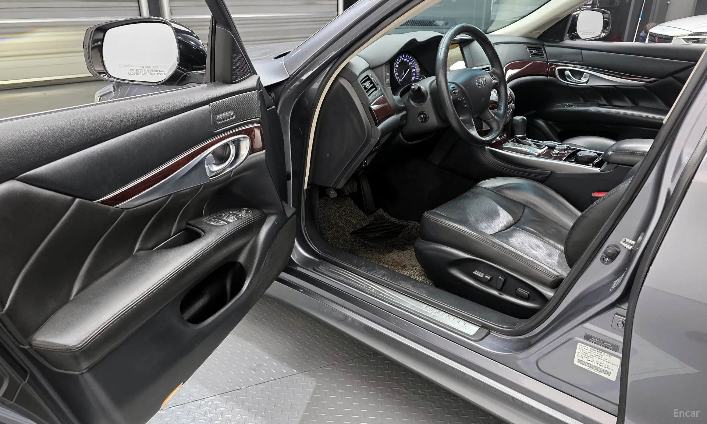 Infiniti Q70 превью 11
