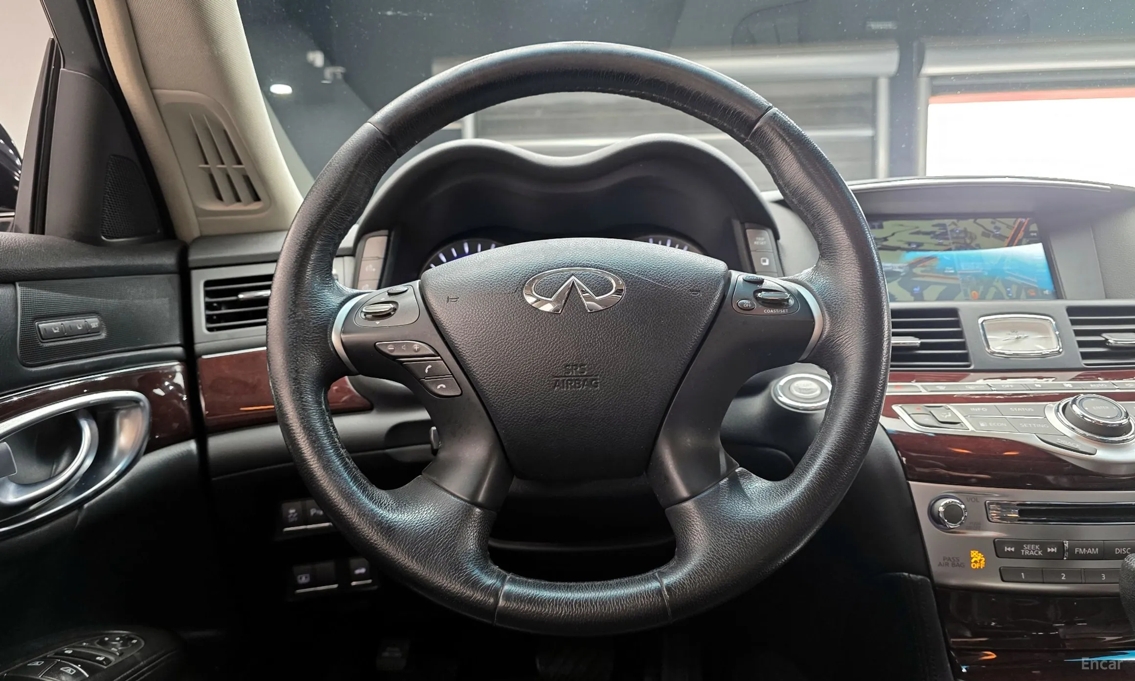 Infiniti Q70 превью 13