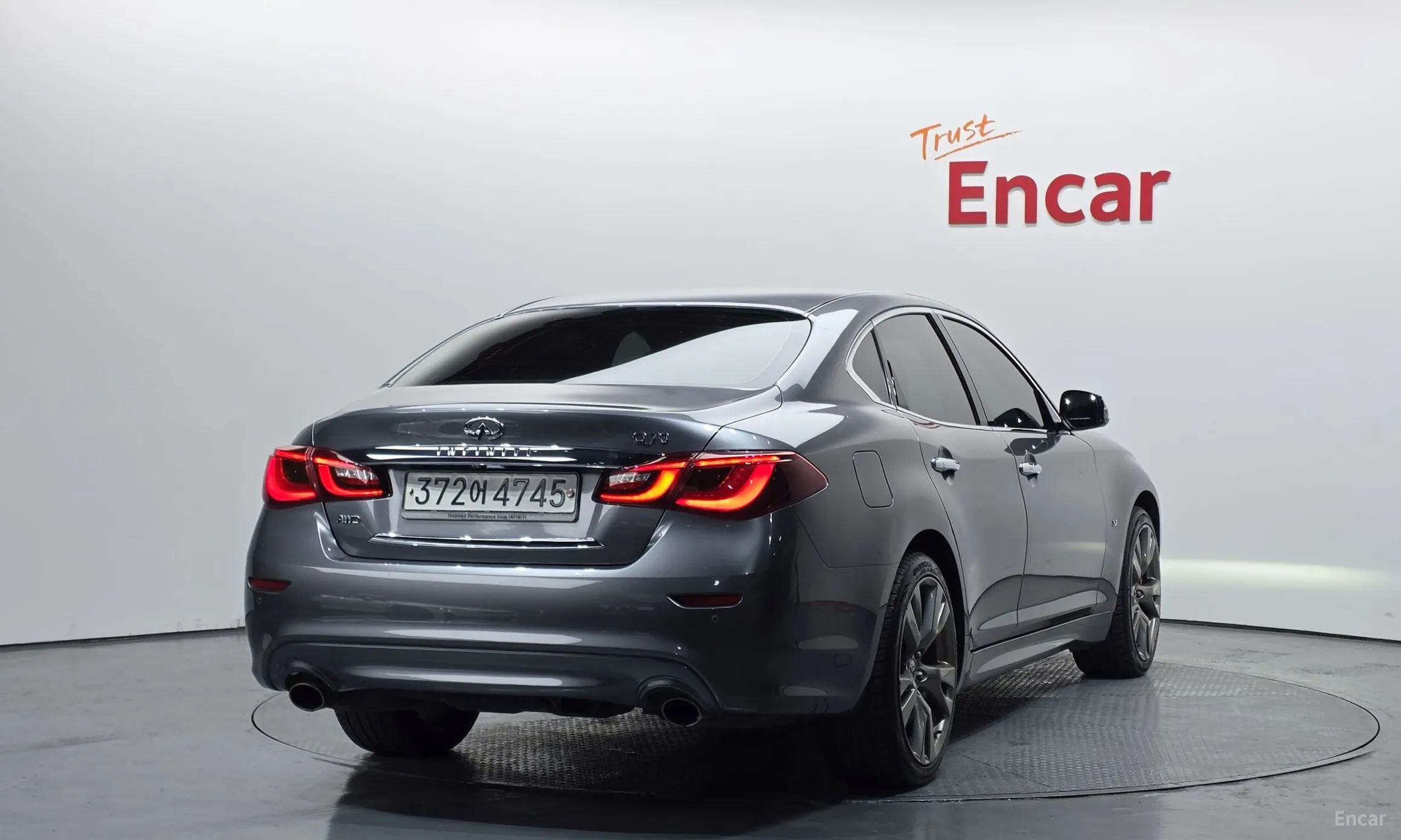 Infiniti Q70