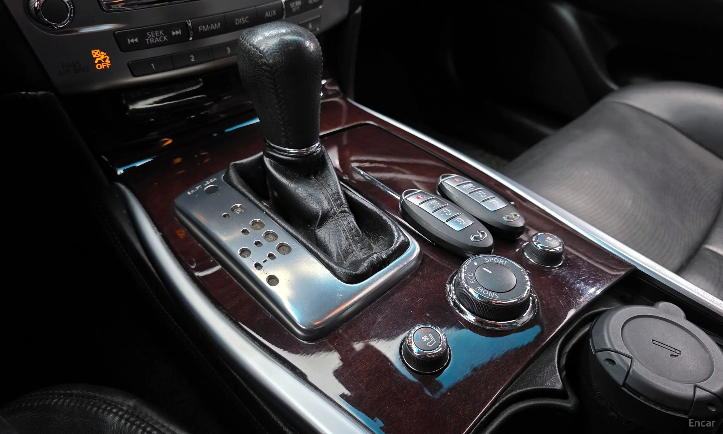 Infiniti Q70 превью 9
