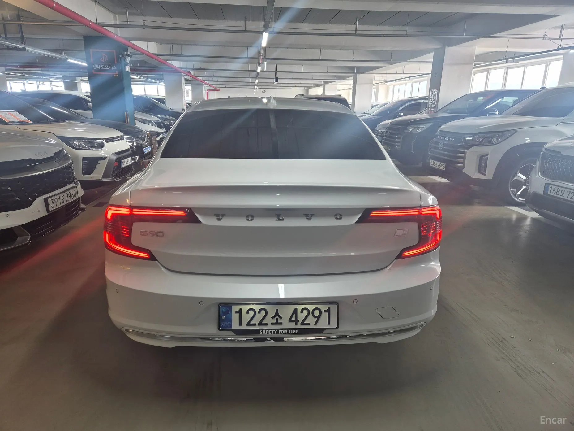 Volvo S90 превью 4