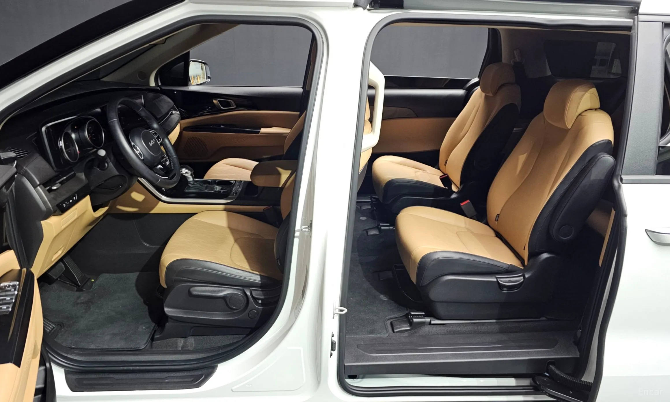 Kia Carnival Gen 4 превью 10
