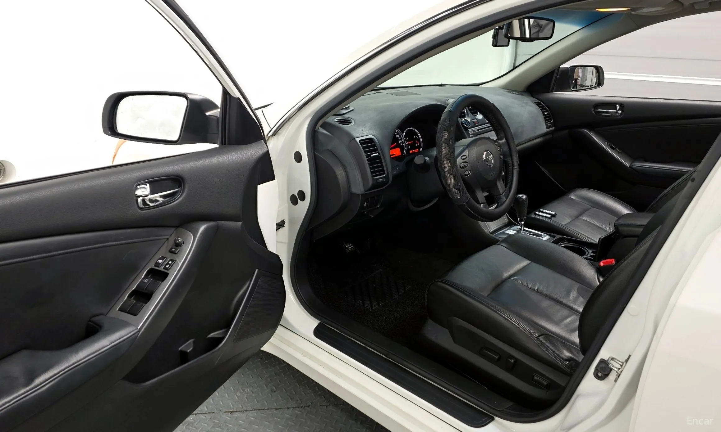 Nissan Altima превью 10