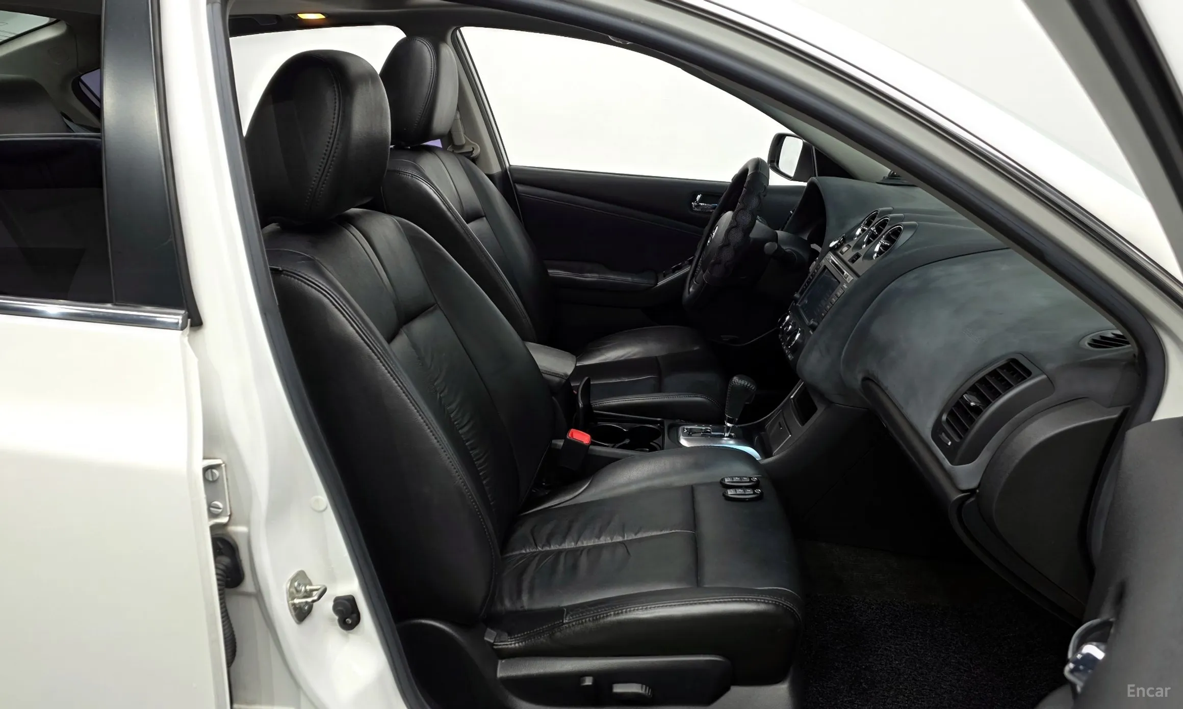 Nissan Altima превью 11