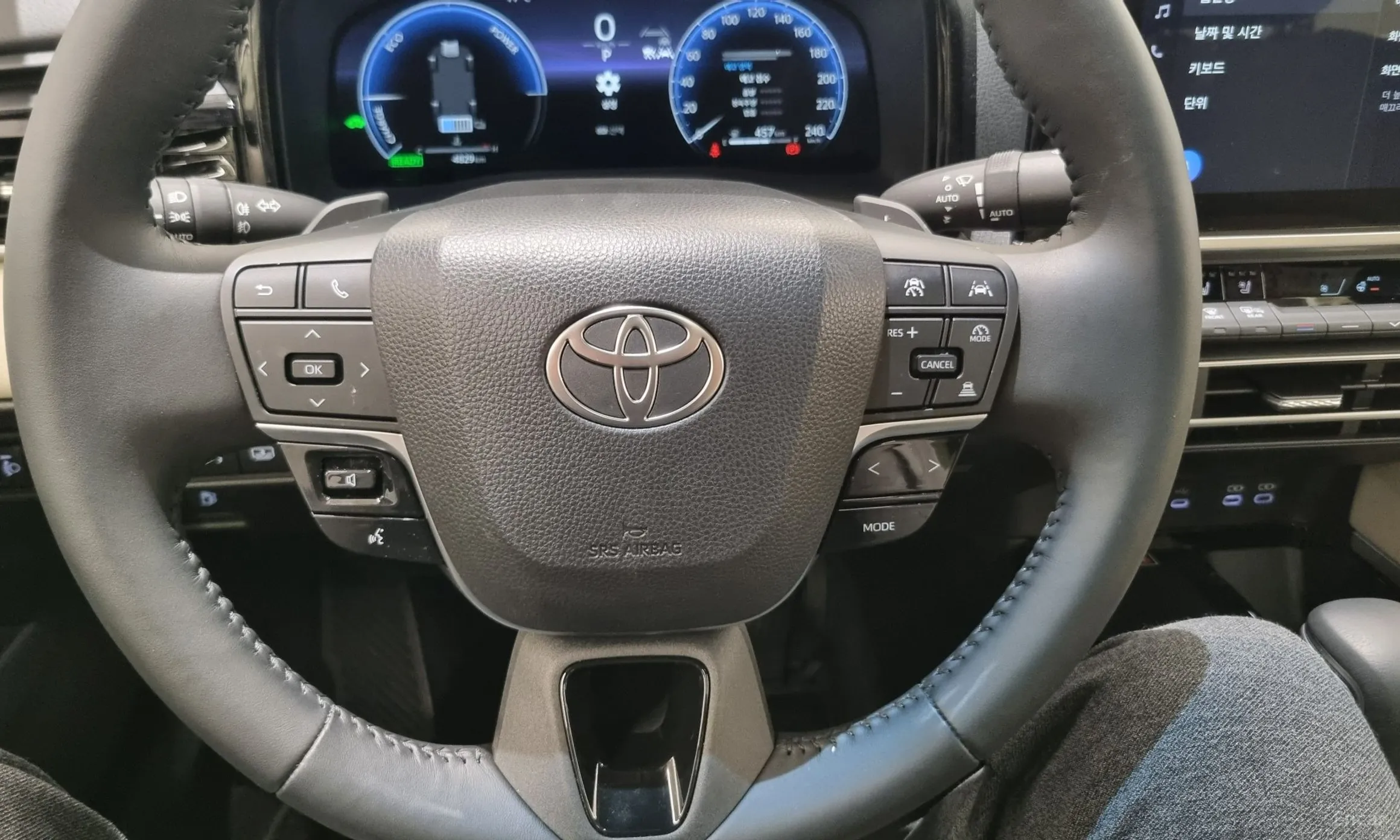 Toyota Camry (XV80) превью 13