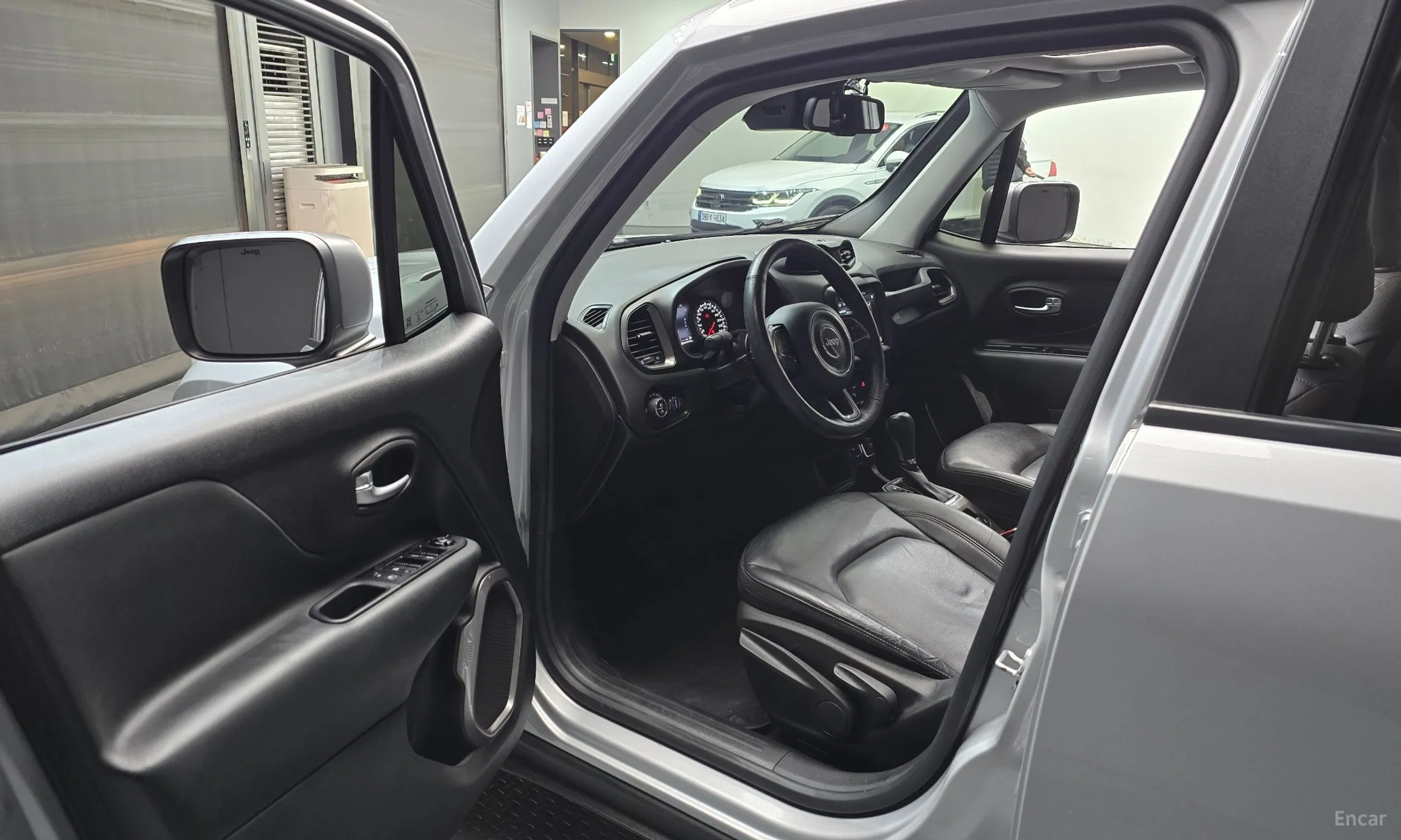Jeep Renegade превью 10