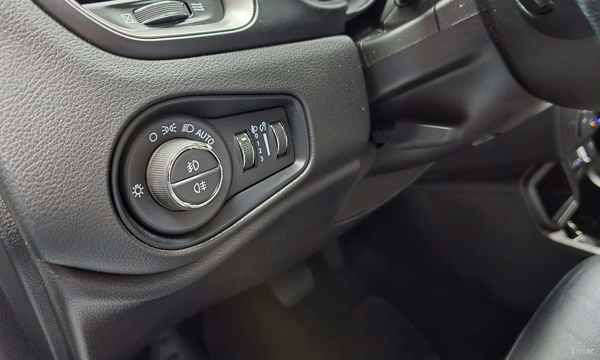 Jeep Renegade превью 15