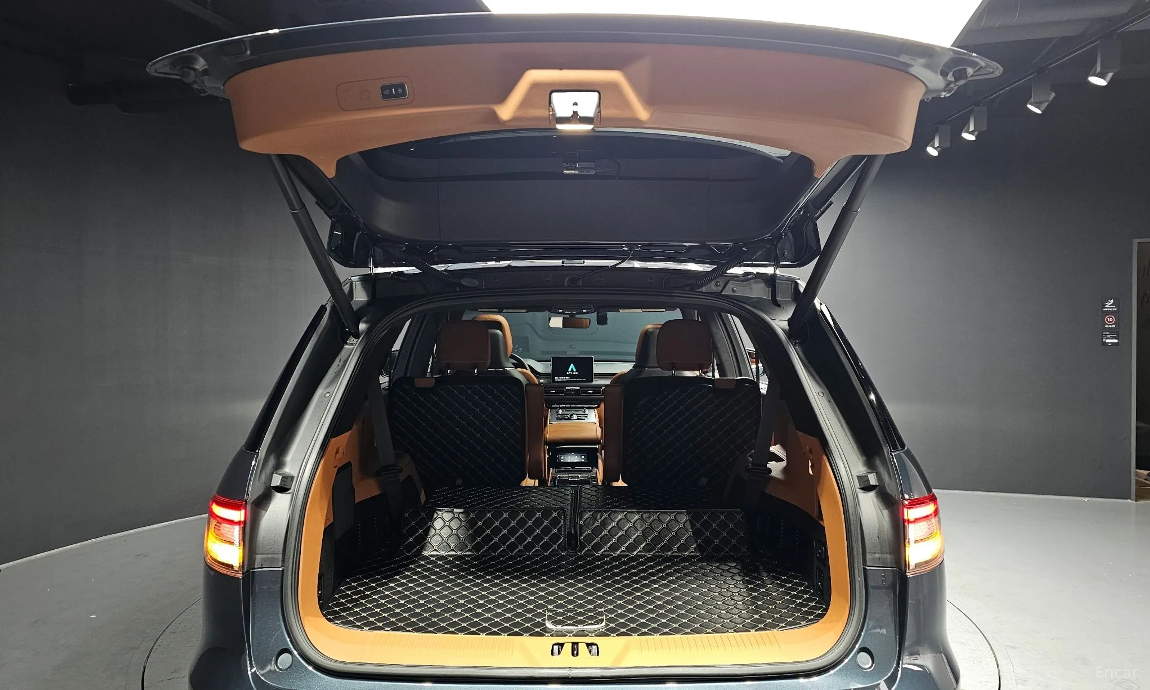 Lincoln Aviator 2nd Generation превью 20