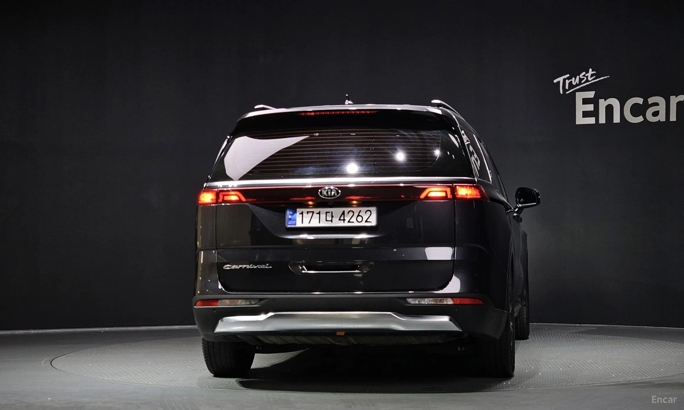 Kia Carnival Gen 4 превью 4