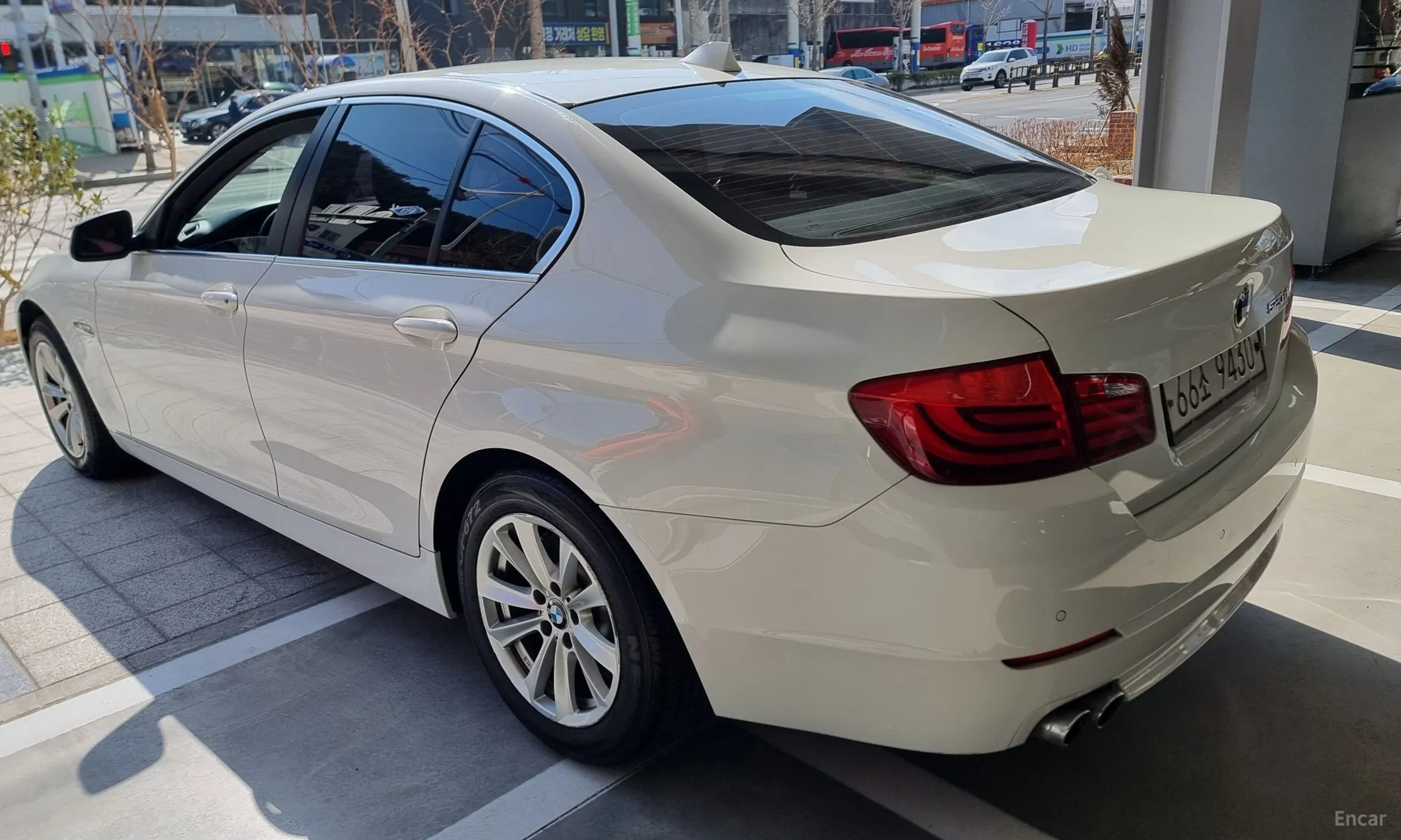 BMW 5 Series (F10) превью 5