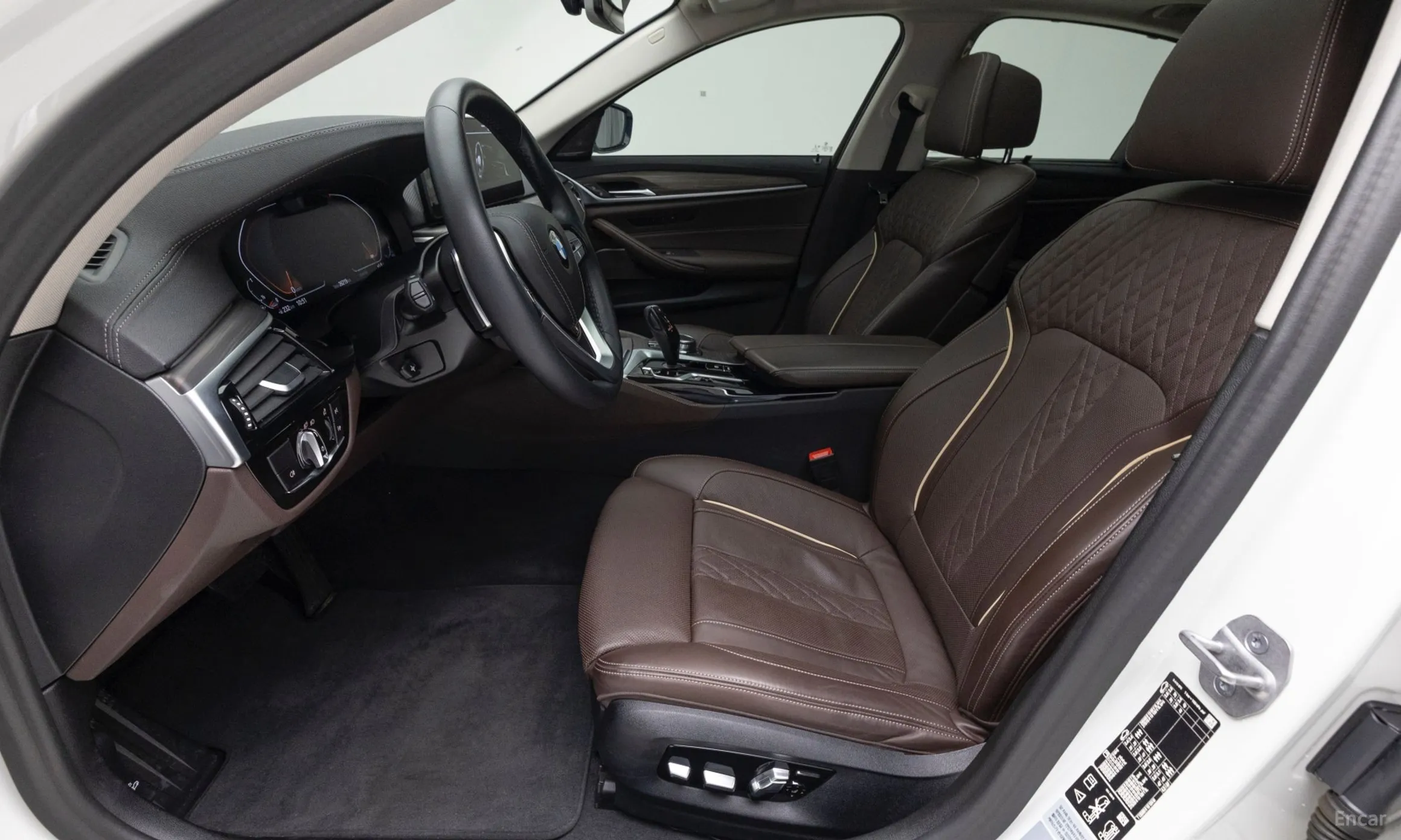 BMW 5 Series (G30) превью 10