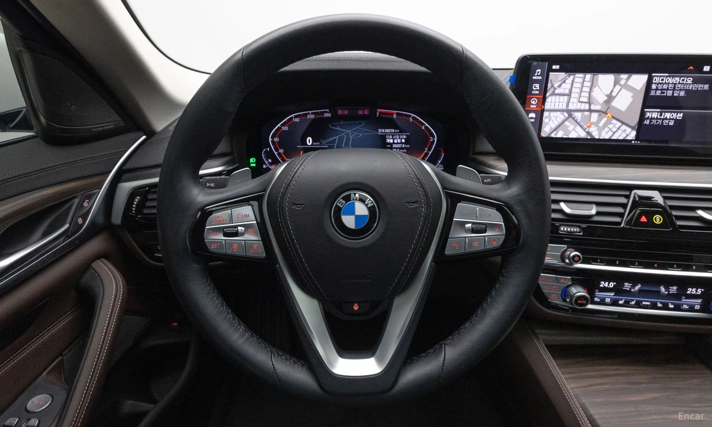 BMW 5 Series (G30) превью 12