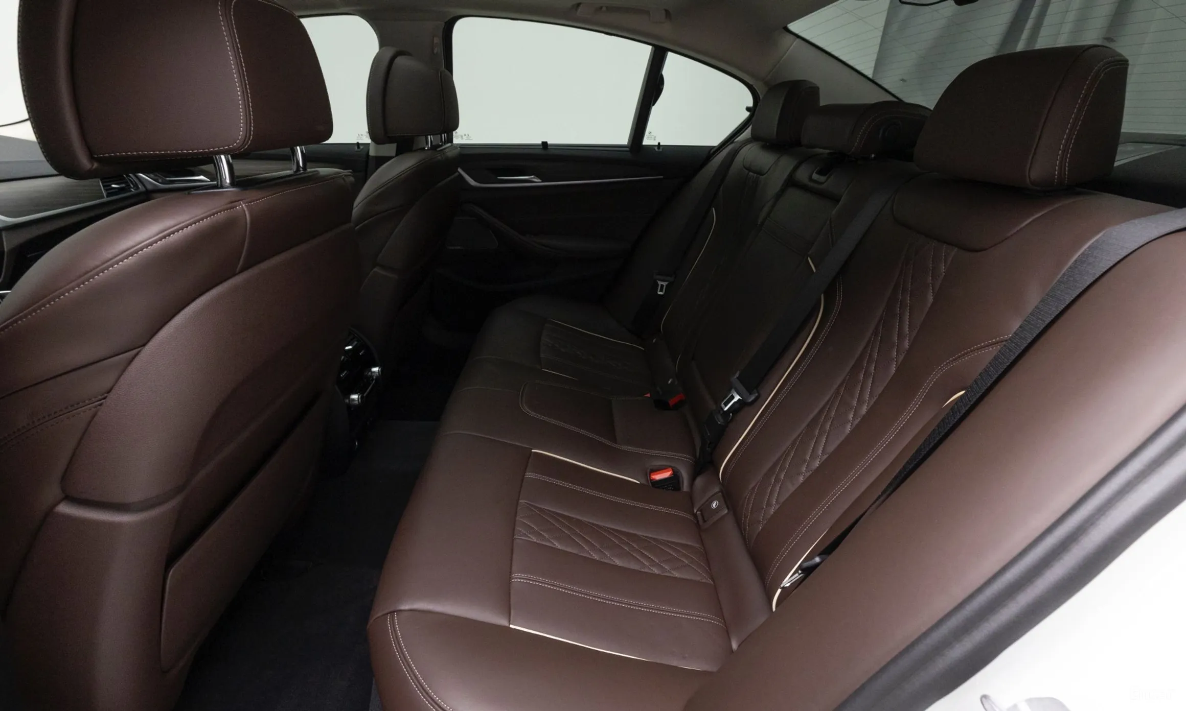 BMW 5 Series (G30) превью 18