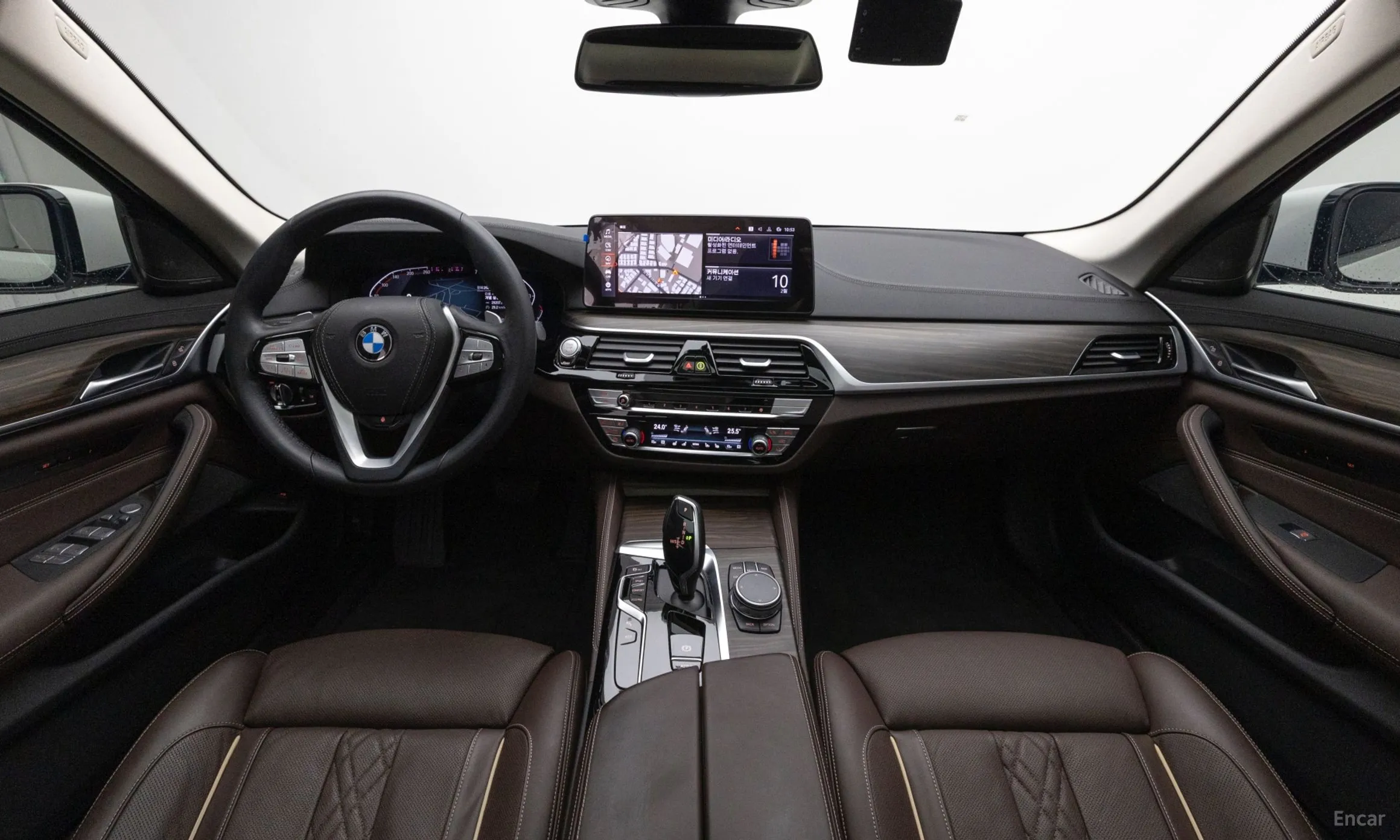BMW 5 Series (G30) превью 7