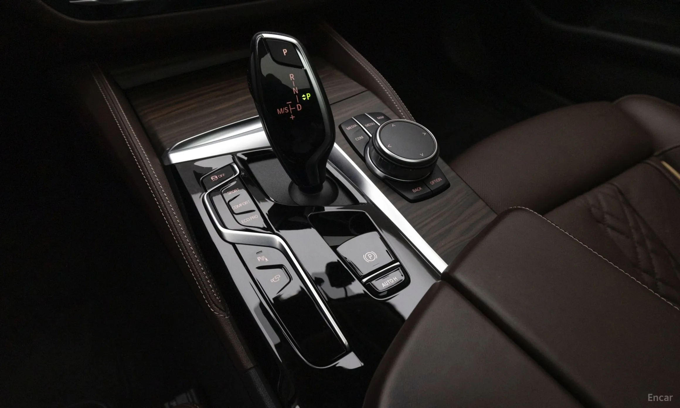 BMW 5 Series (G30) превью 9