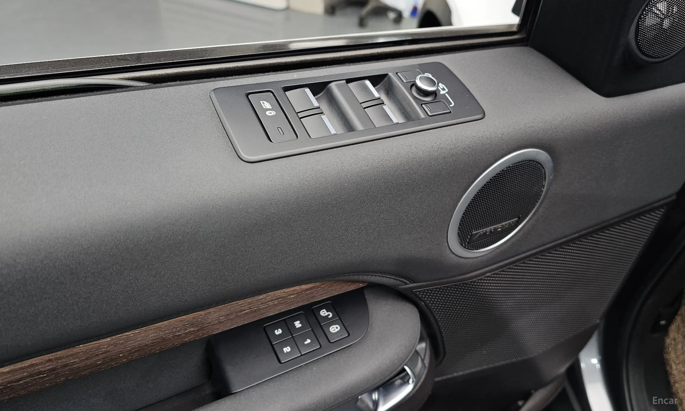 Land Rover Discovery 5 превью 16