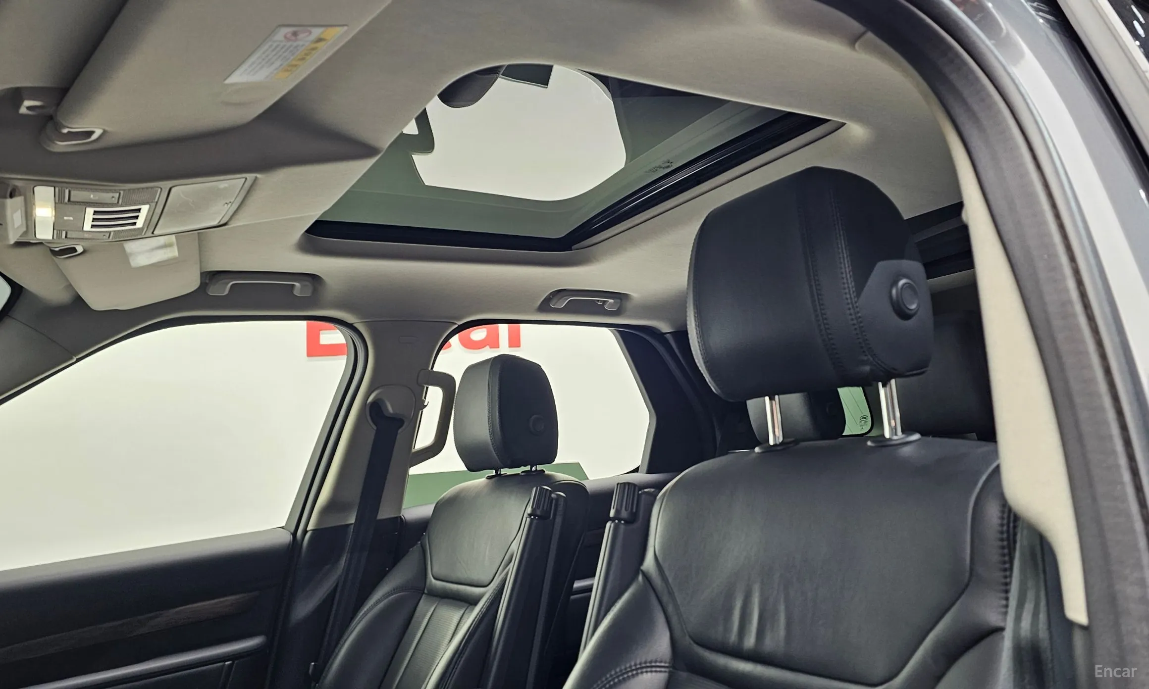 Land Rover Discovery 5 превью 19