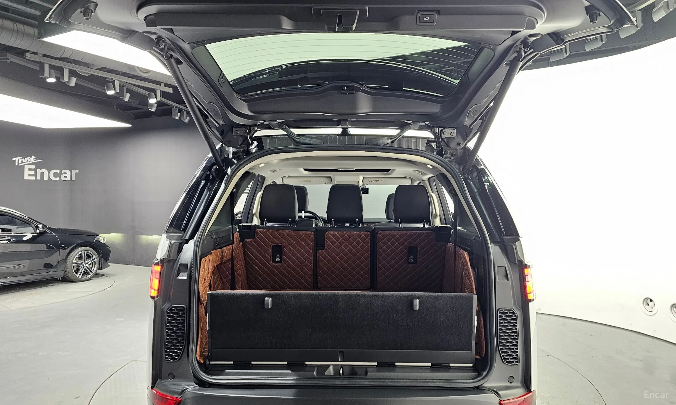 Land Rover Discovery 5 превью 20