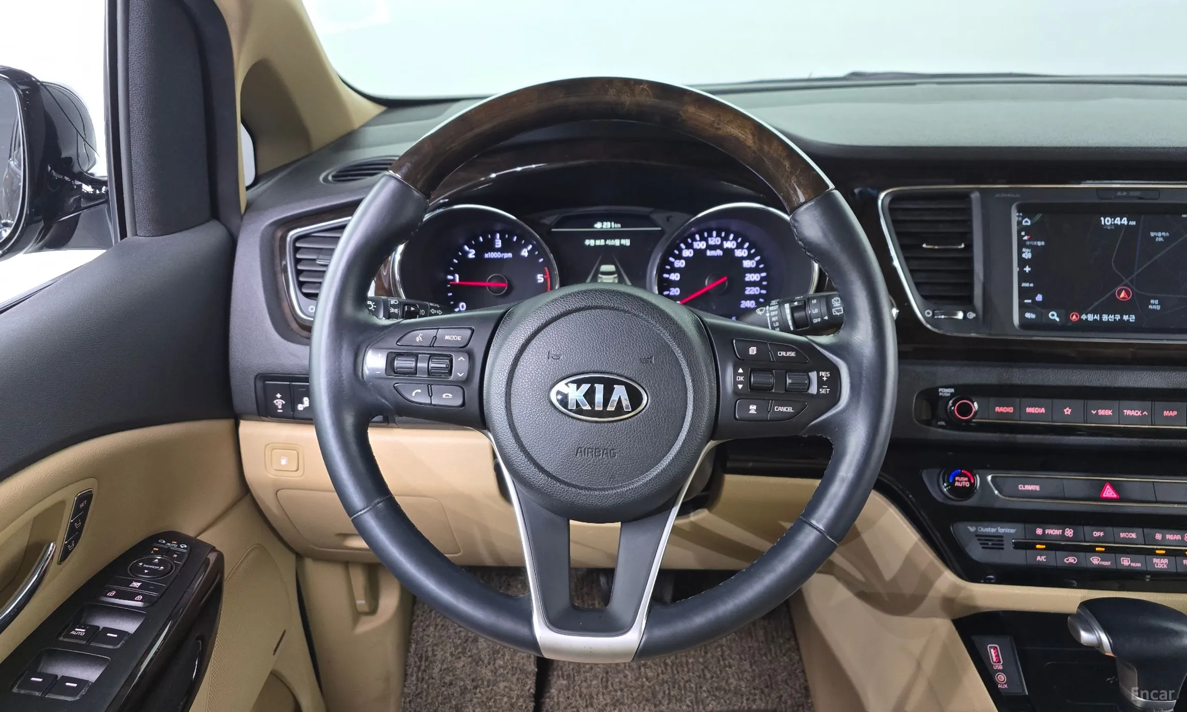 Kia Carnival превью 13
