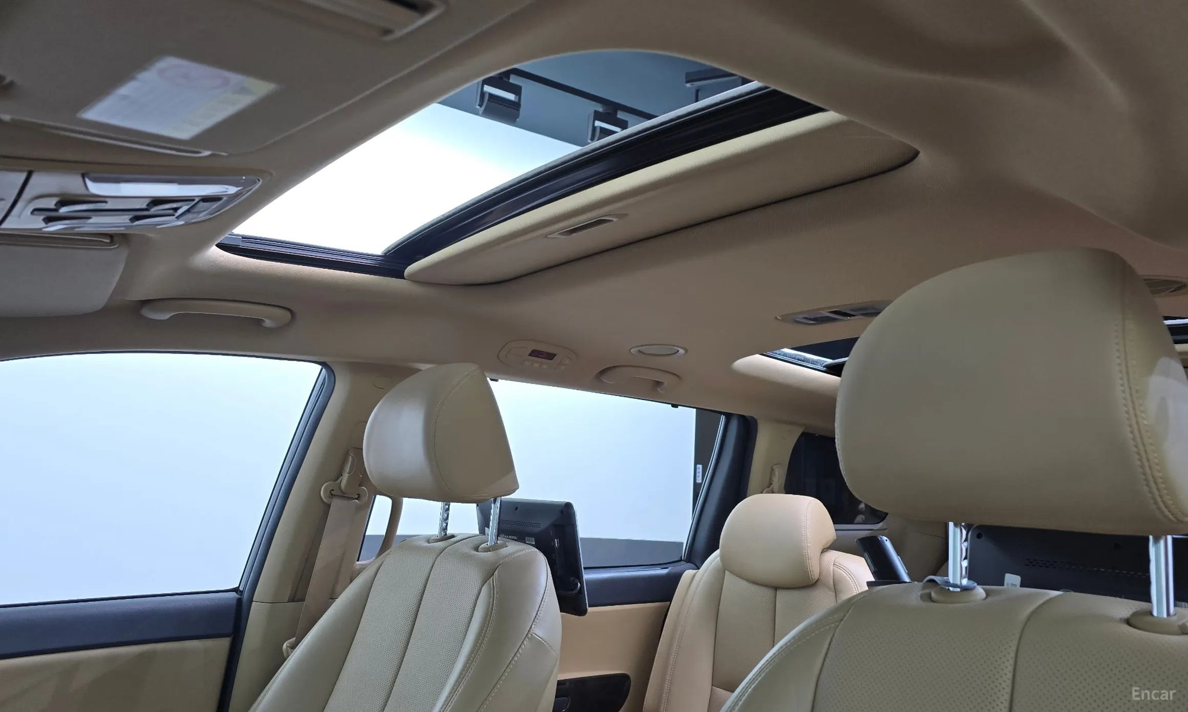 Kia Carnival превью 19