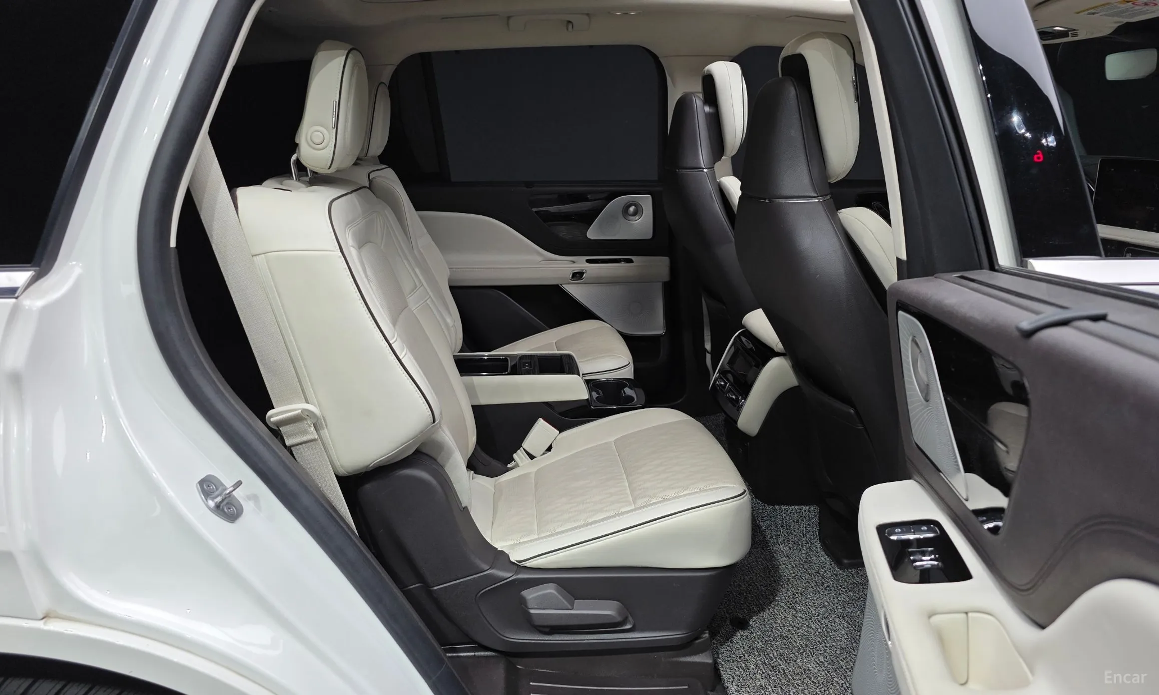 Lincoln Aviator 2nd Generation превью 12