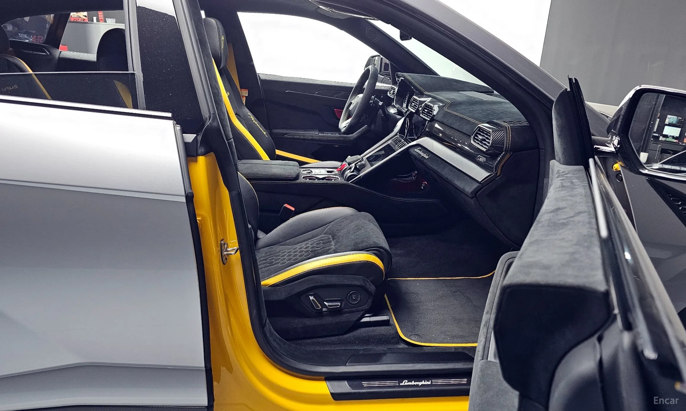 Lamborghini Urus превью 11