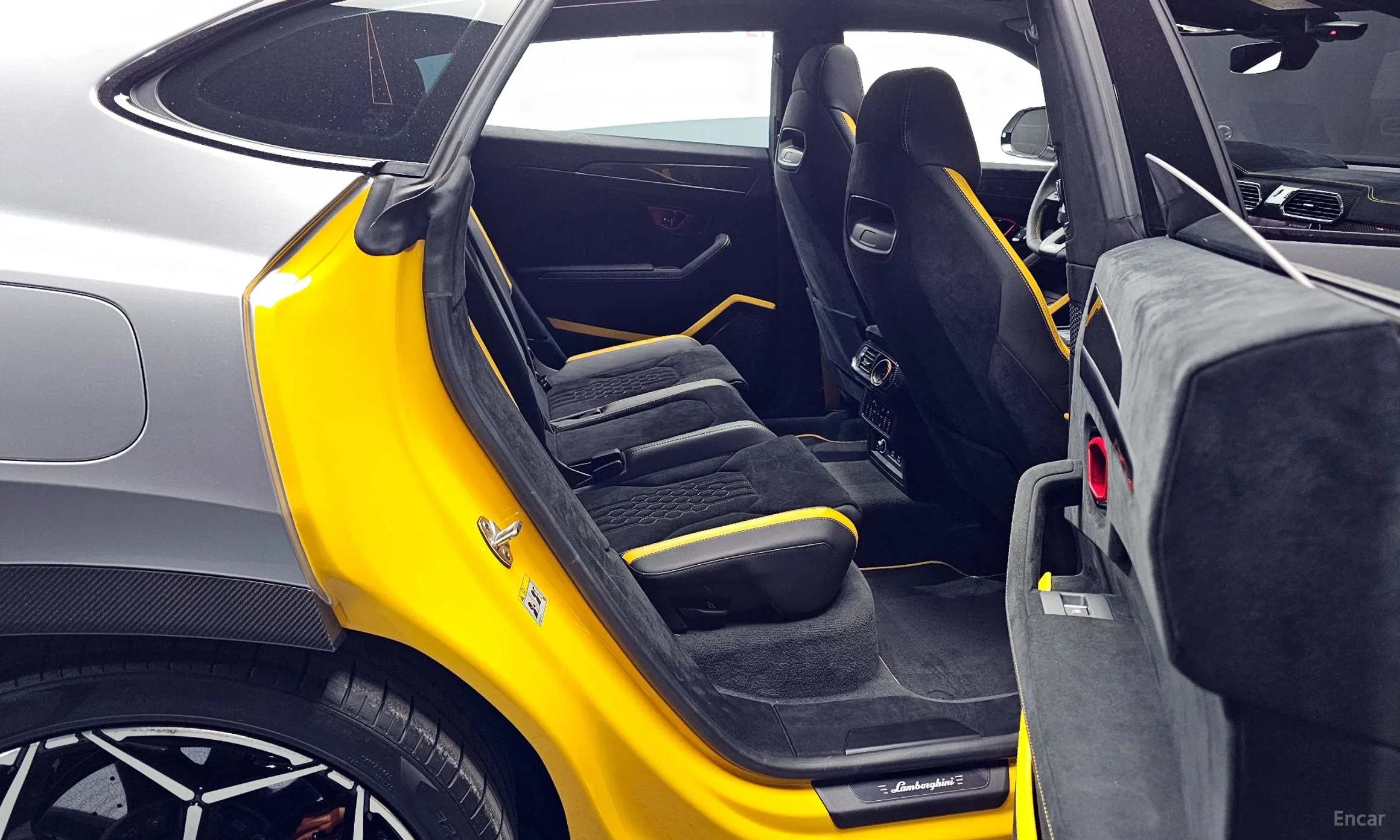 Lamborghini Urus превью 12
