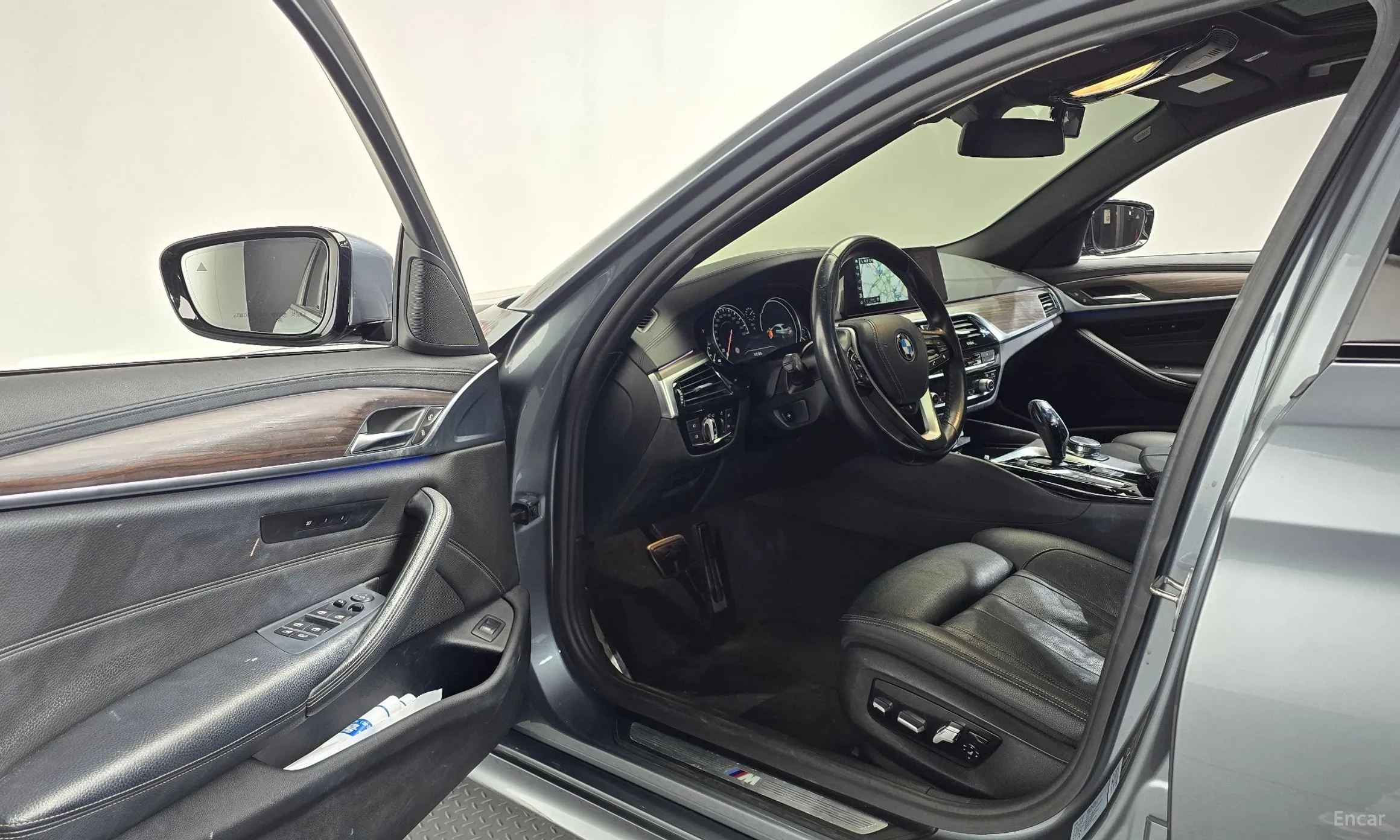 BMW 5 Series (G30) превью 10