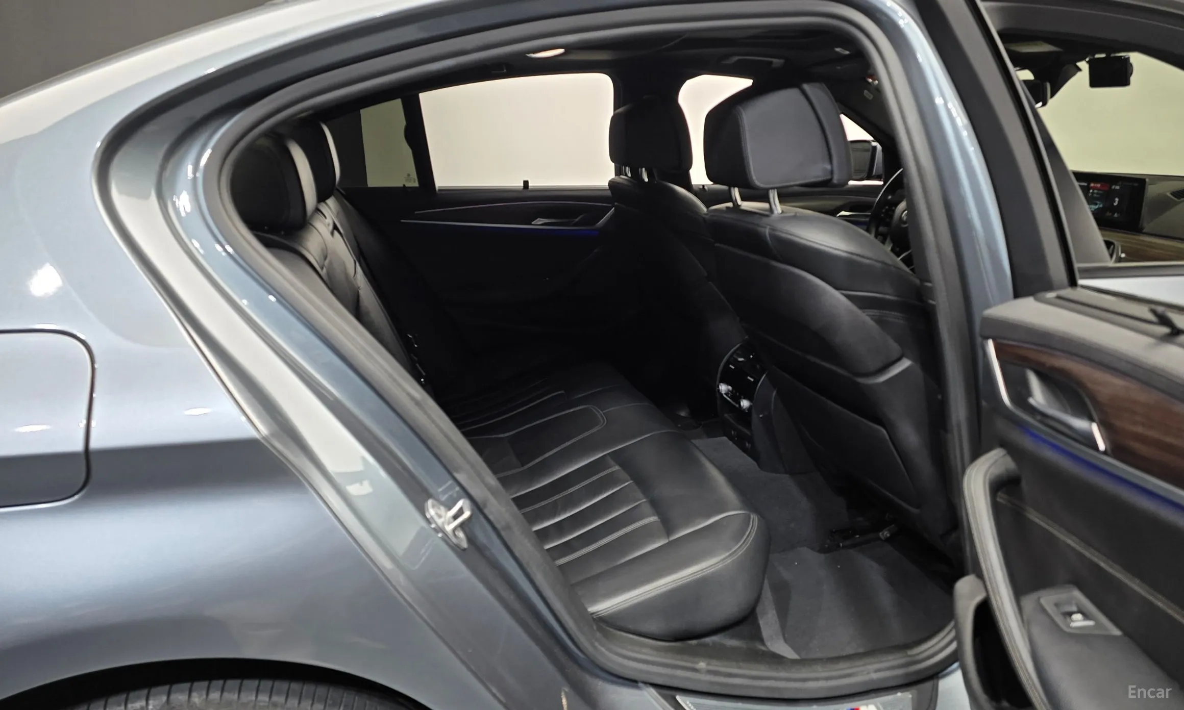 BMW 5 Series (G30) превью 12