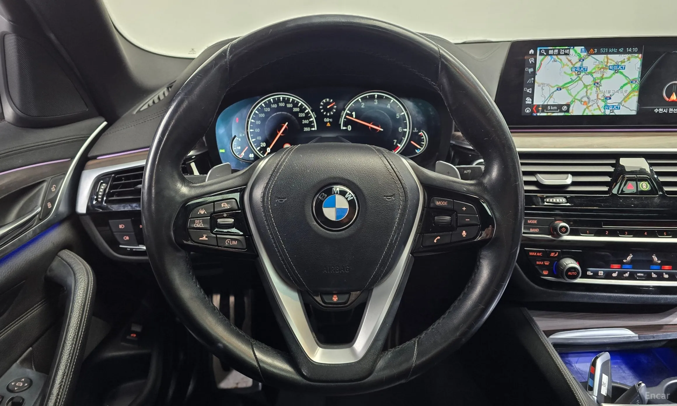 BMW 5 Series (G30) превью 13