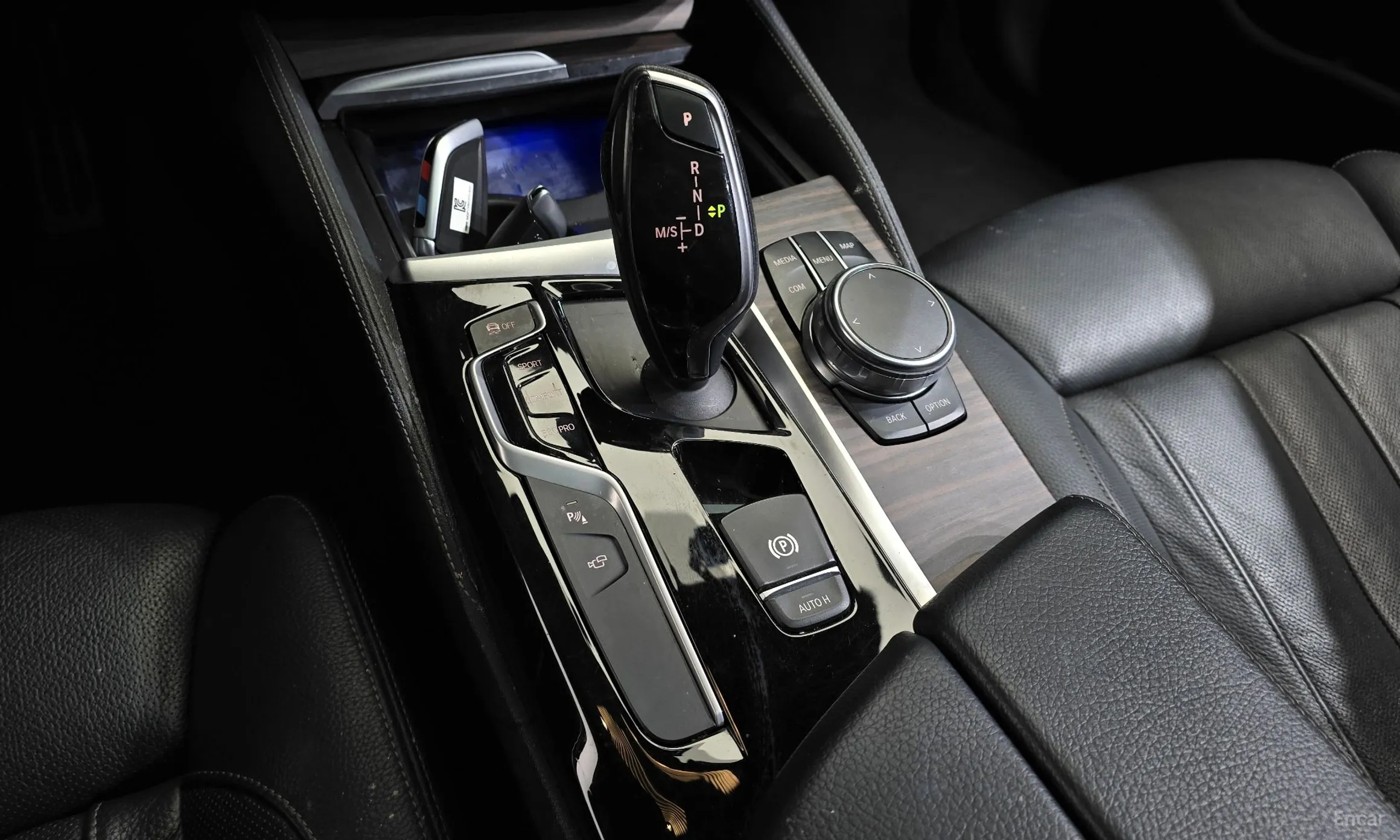 BMW 5 Series (G30) превью 9