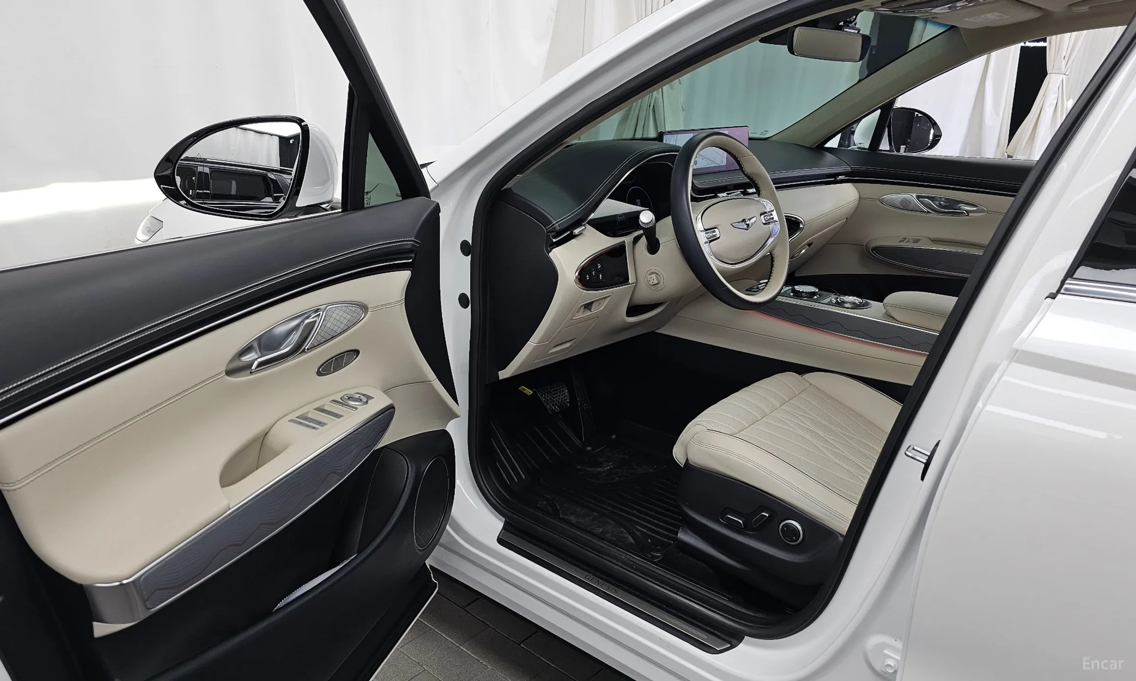 Genesis GV70 превью 10