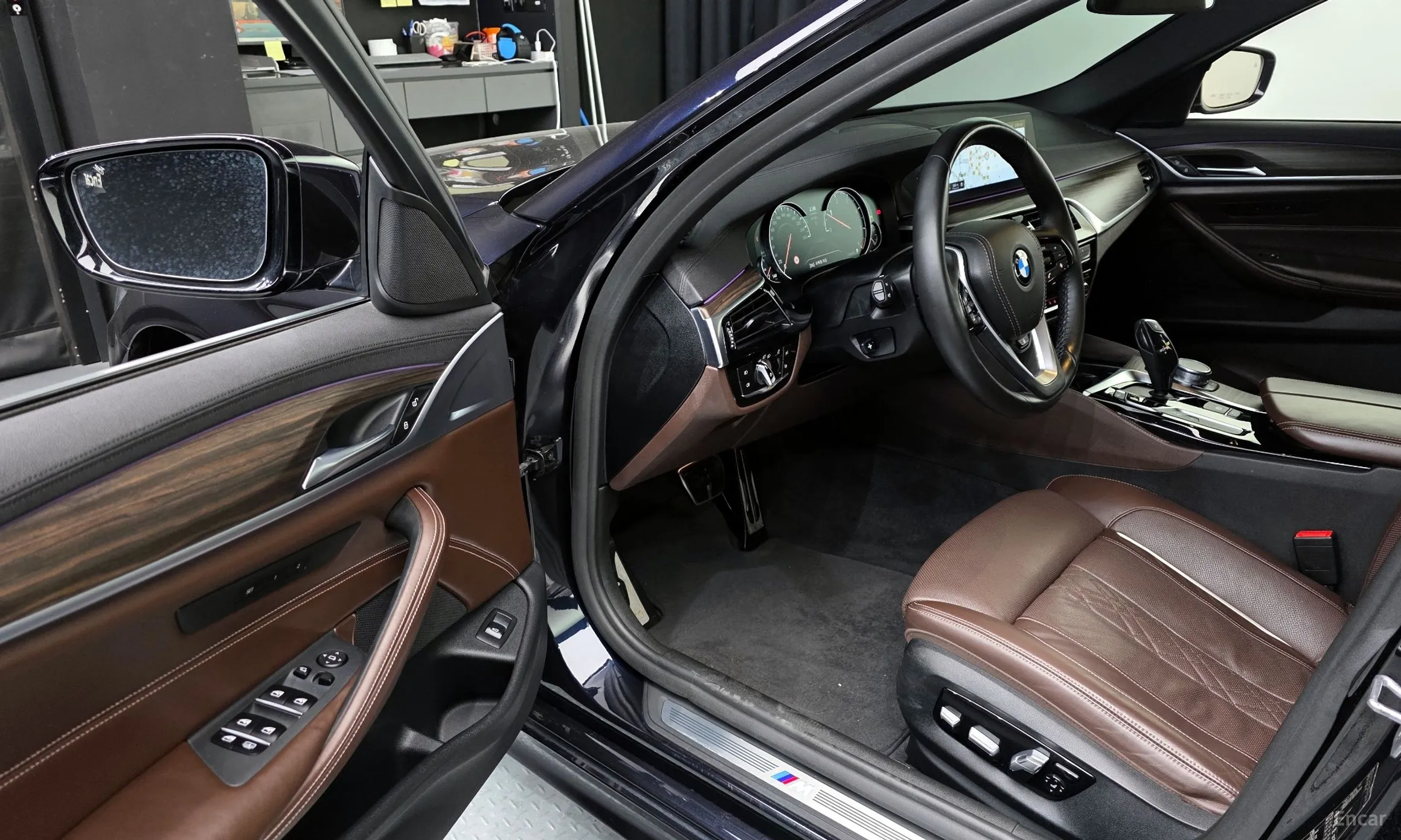 BMW 5 Series (G30) превью 10