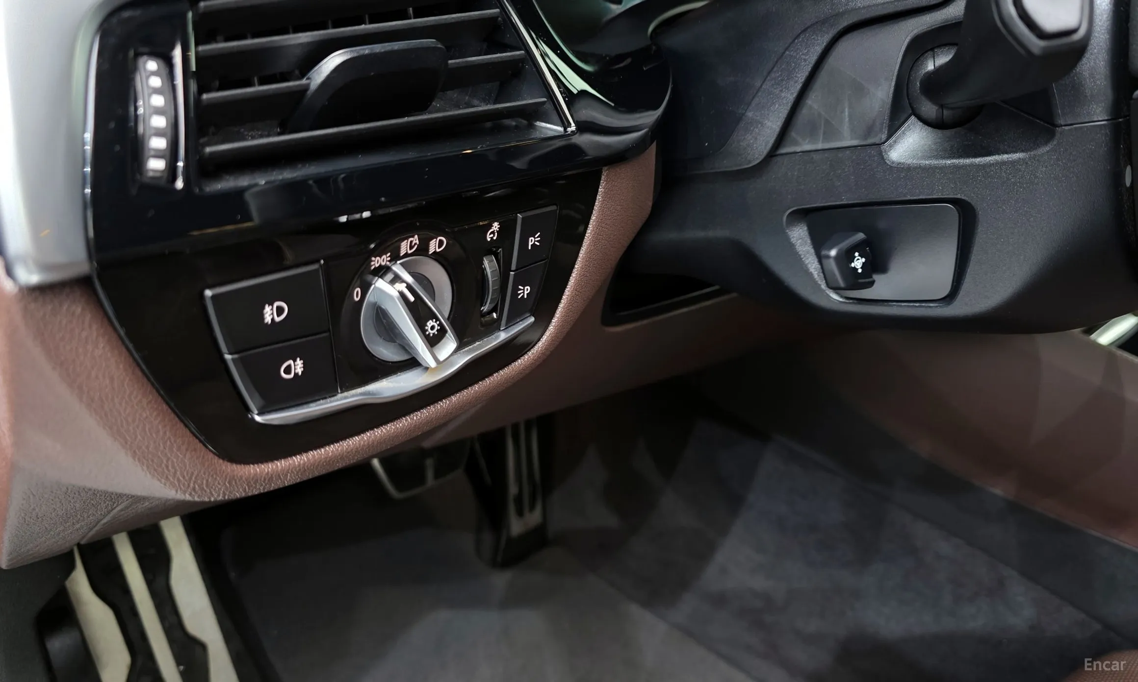 BMW 5 Series (G30) превью 12