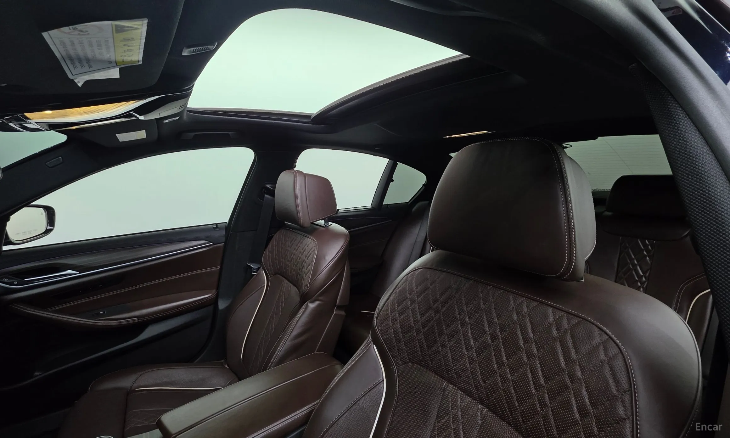 BMW 5 Series (G30) превью 19